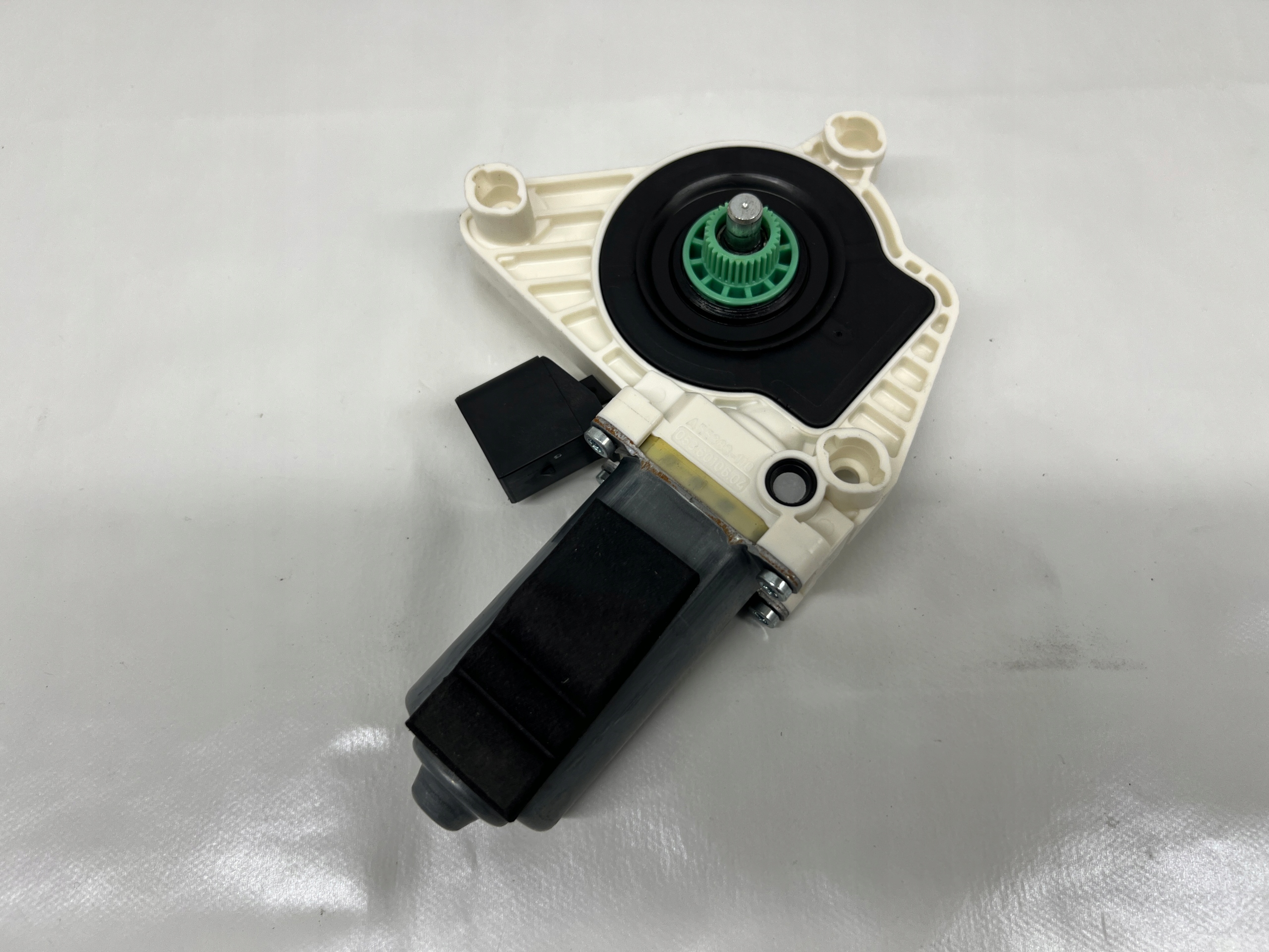 Mercedes-Benz CLA 180D X117 mini motor windows left front A61041-113