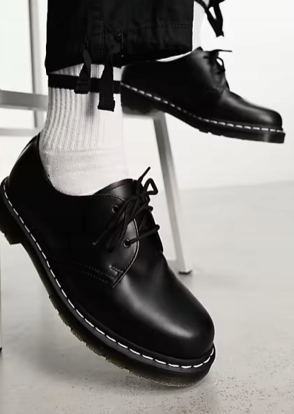 Dr. Martens – Černé boty s bílými švy, velikost 36