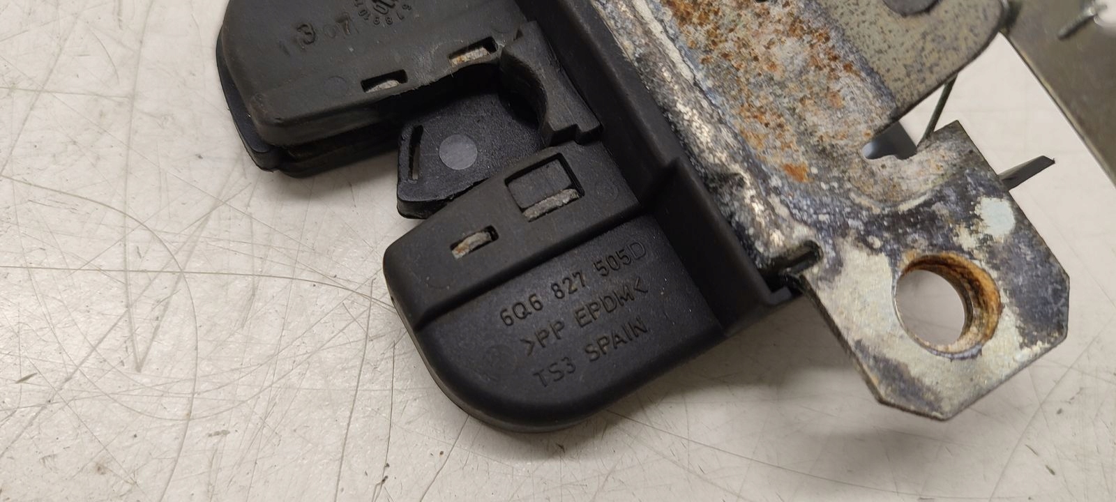 lock bonnet boot VW Polo 9N LIFT 1,2 12V