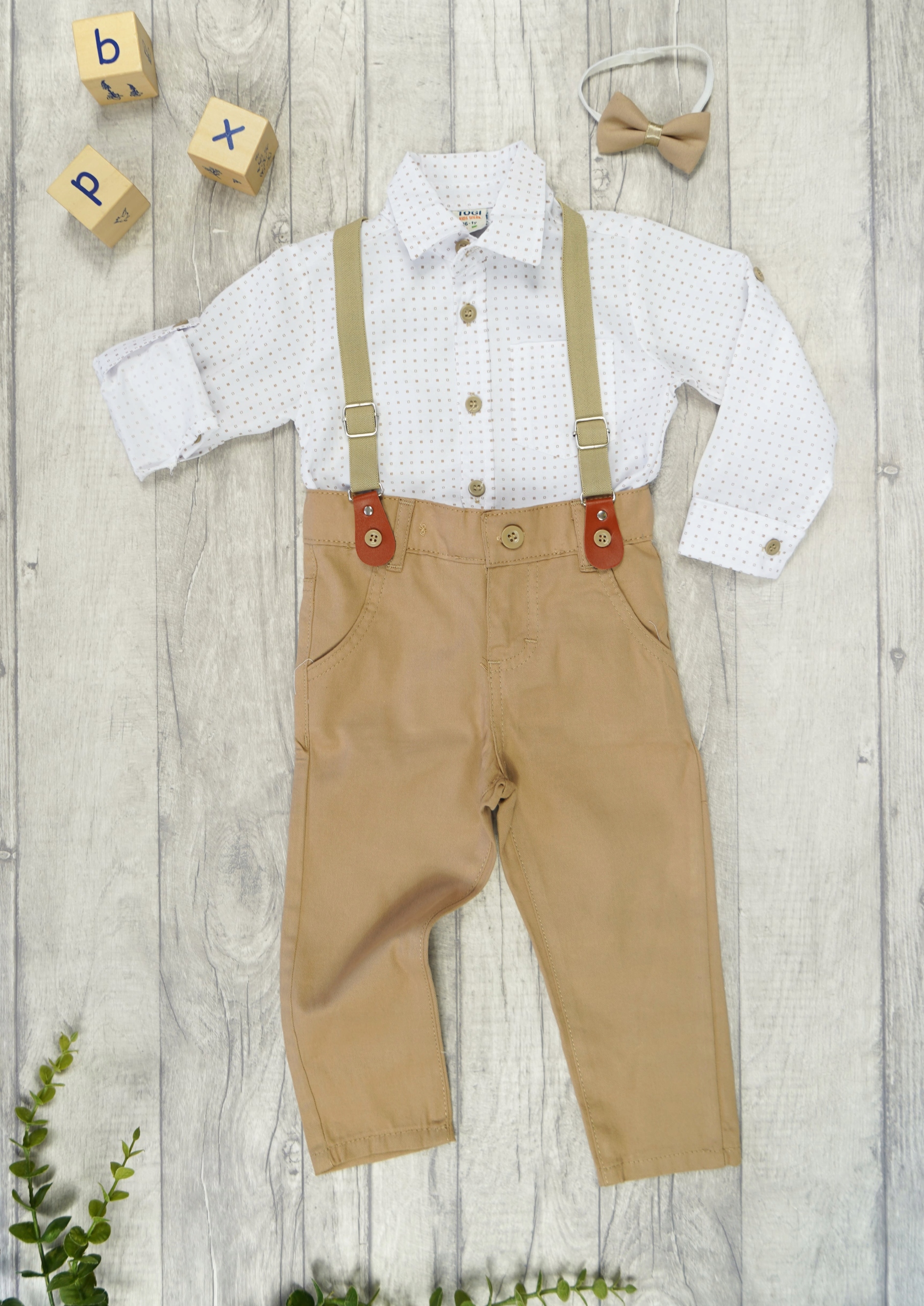 KOMPLET ELEGANCKI koszula spodnie beż szelki mucha r. 128 garnitur wizytowy Rękaw długi rękaw