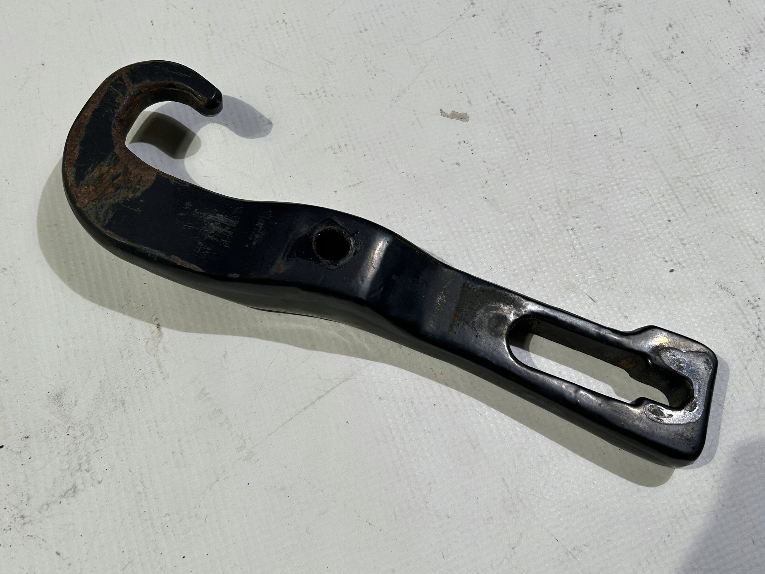 tow ucho hook Nissan Titan 2016r