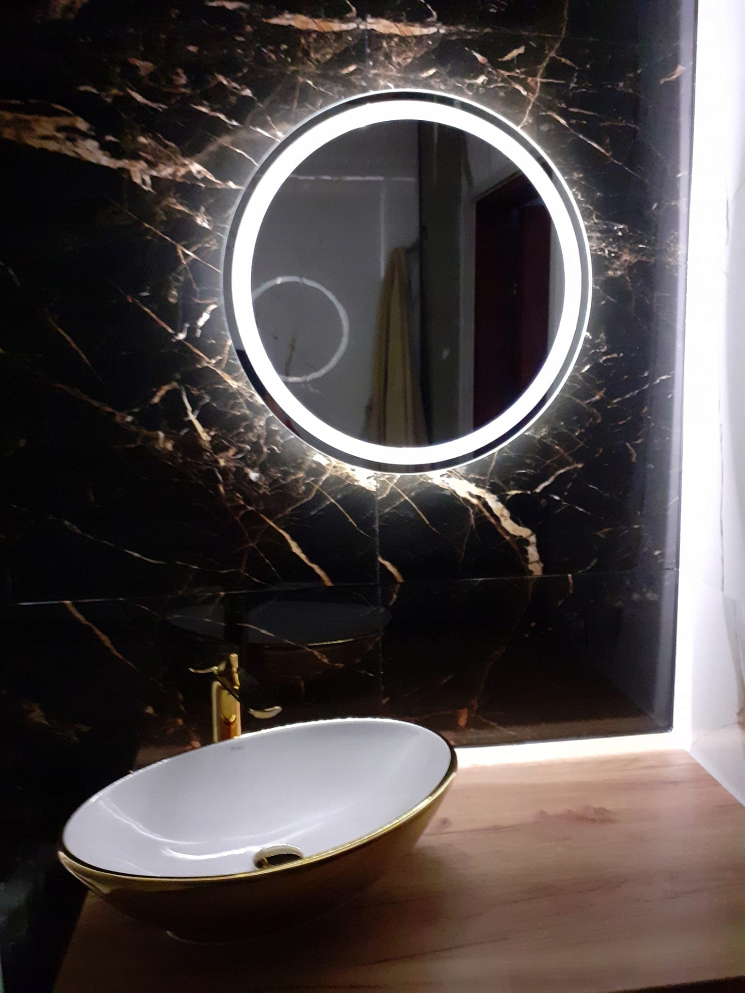 LUSTRO OKRĄGŁE PODŚWIETLANE LED fi 70cm ŁAZIENKOWE Waga produktu z opakowaniem jednostkowym 8 kg