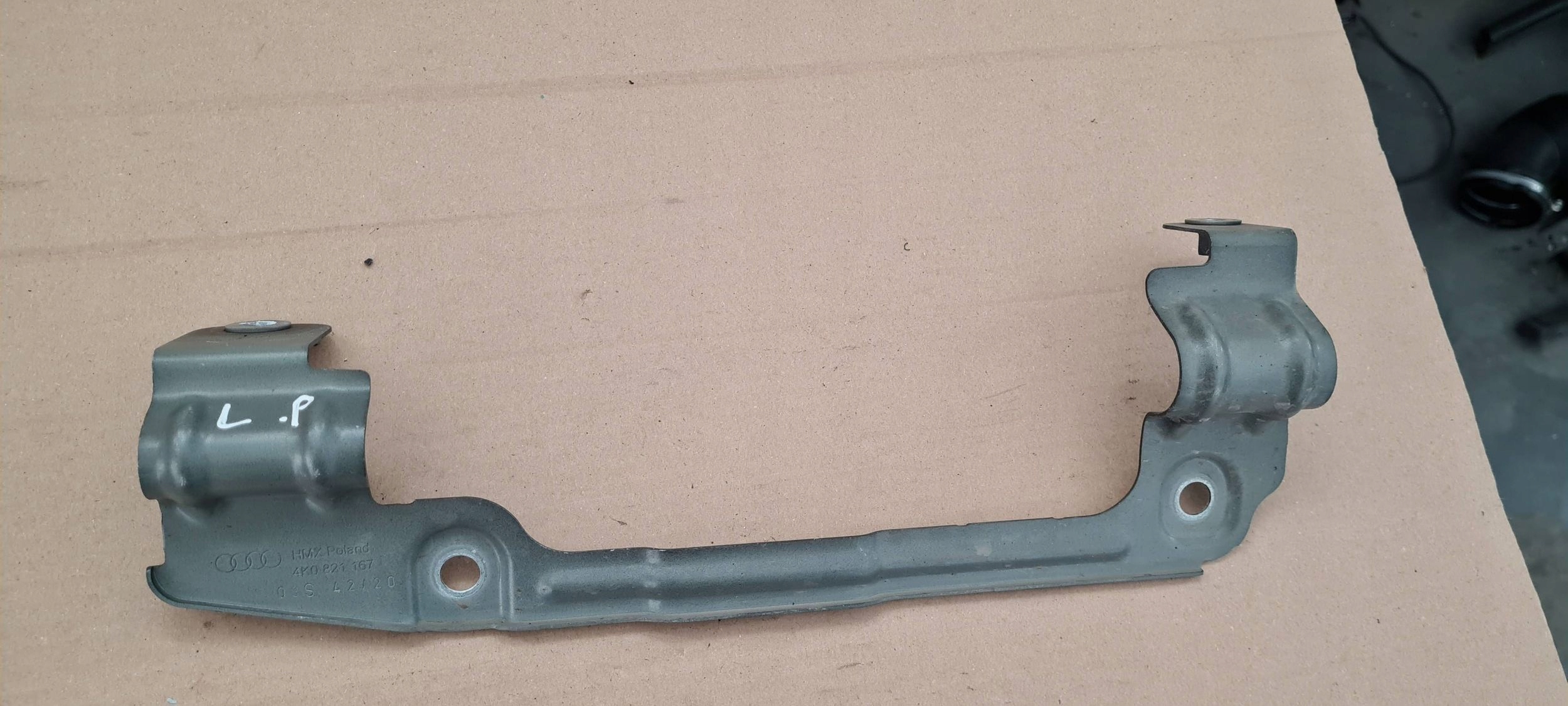 A6 C8 4K bracket support holder BLORNIKA left left front LZ7S 4K0821167