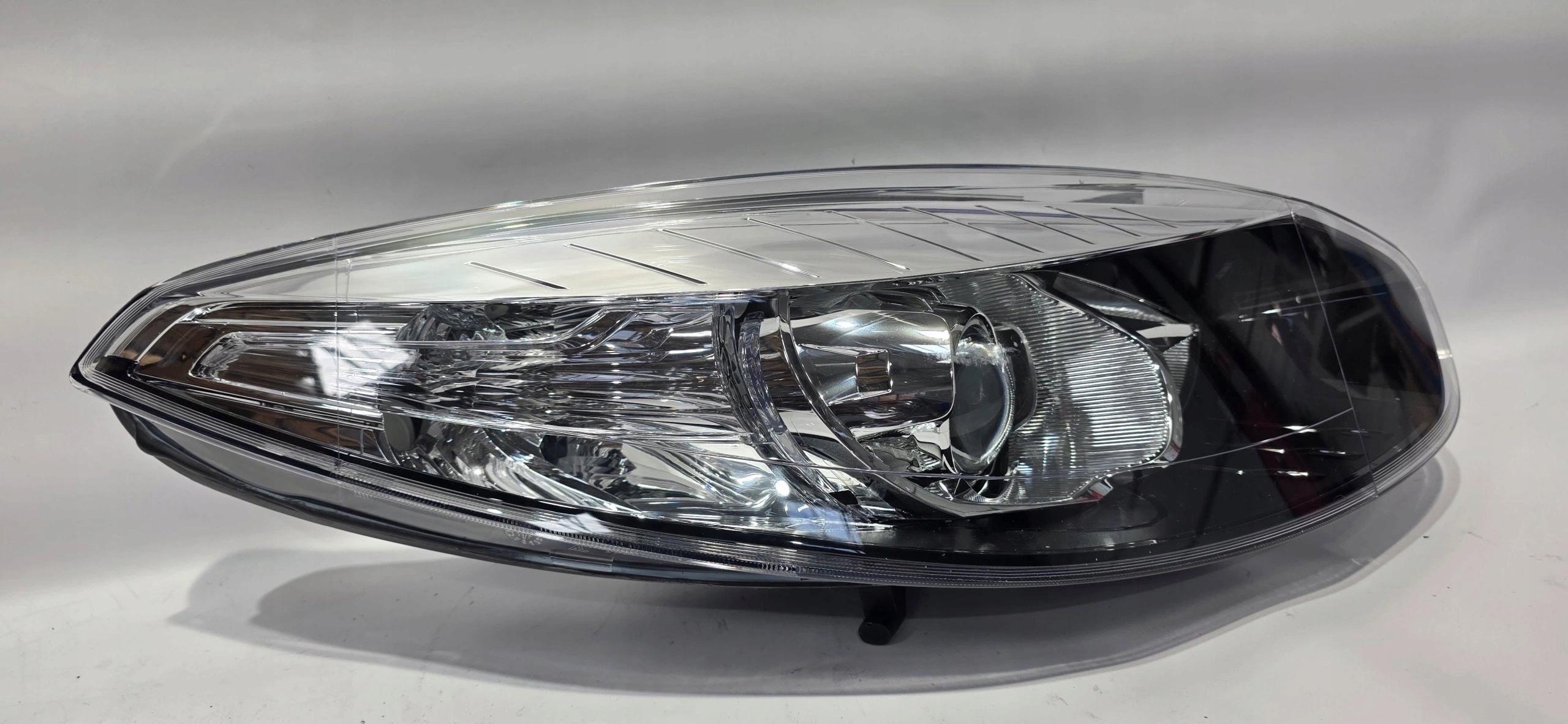 light right front XENON RENAULT FLUENCE 12-16 new original 260107517R