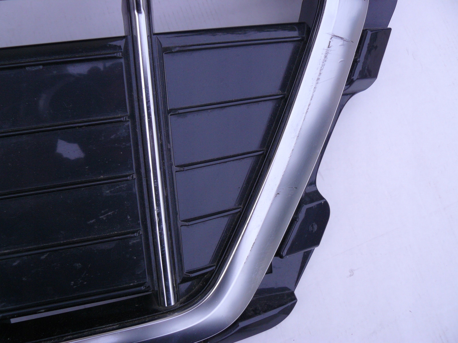 Audi OE 83A853651B 83A853651C решетка радиатора