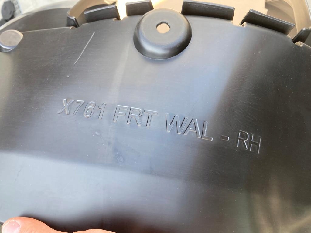 NADKOLE PRZOD PRAWE JAGUAR F-PACE (X761) Producent części Inny