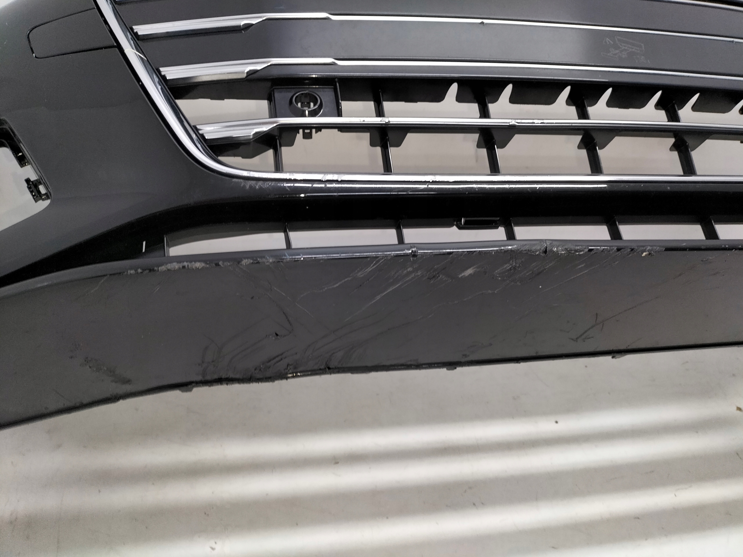 nárazník přední předek AUDI A4 B9 LIFT 19