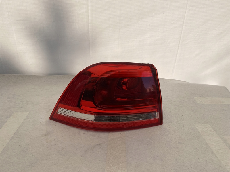 LAMPA LEWY TYŁ VW Volkswagen TOUAREG II 7P6 7P6945095 D