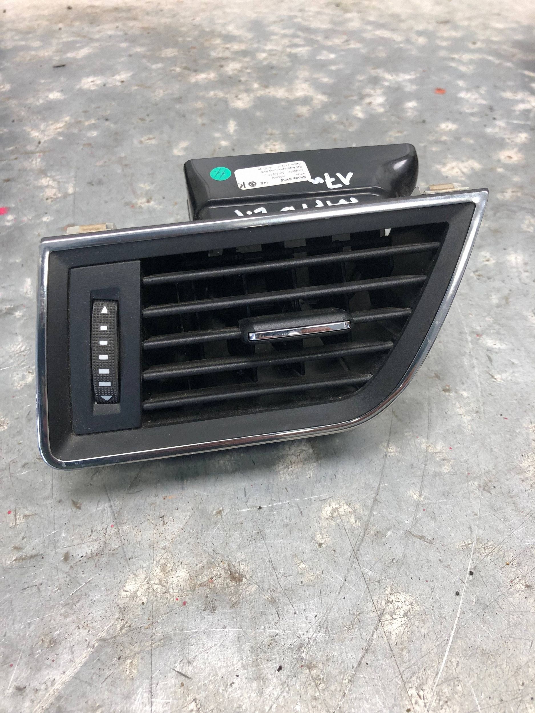 grid air conditioning devices left front SKODA RAPID 5JA819701J