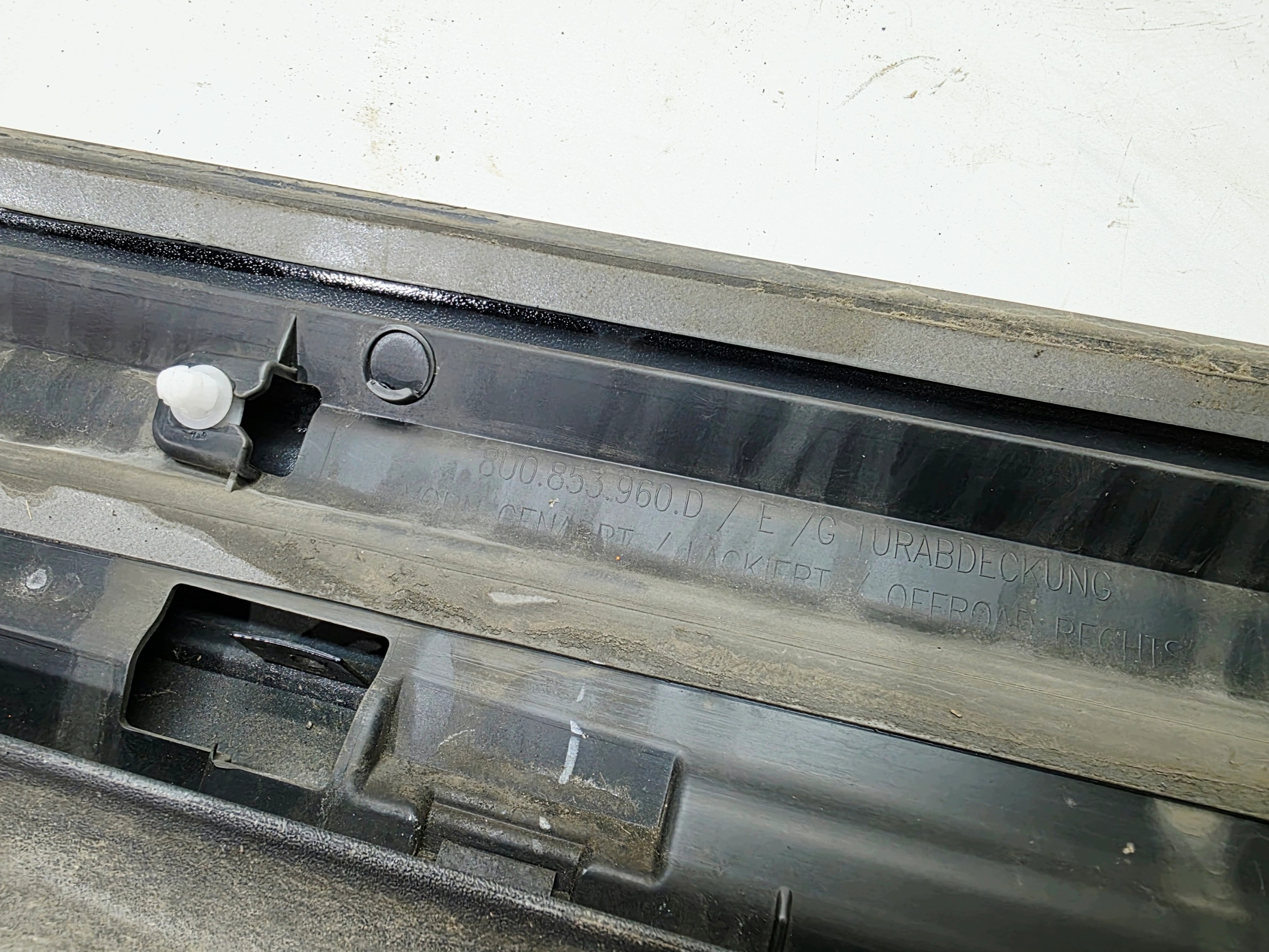 moulding lower door right front AUDI Q3 8U 8U0853960 LY9B