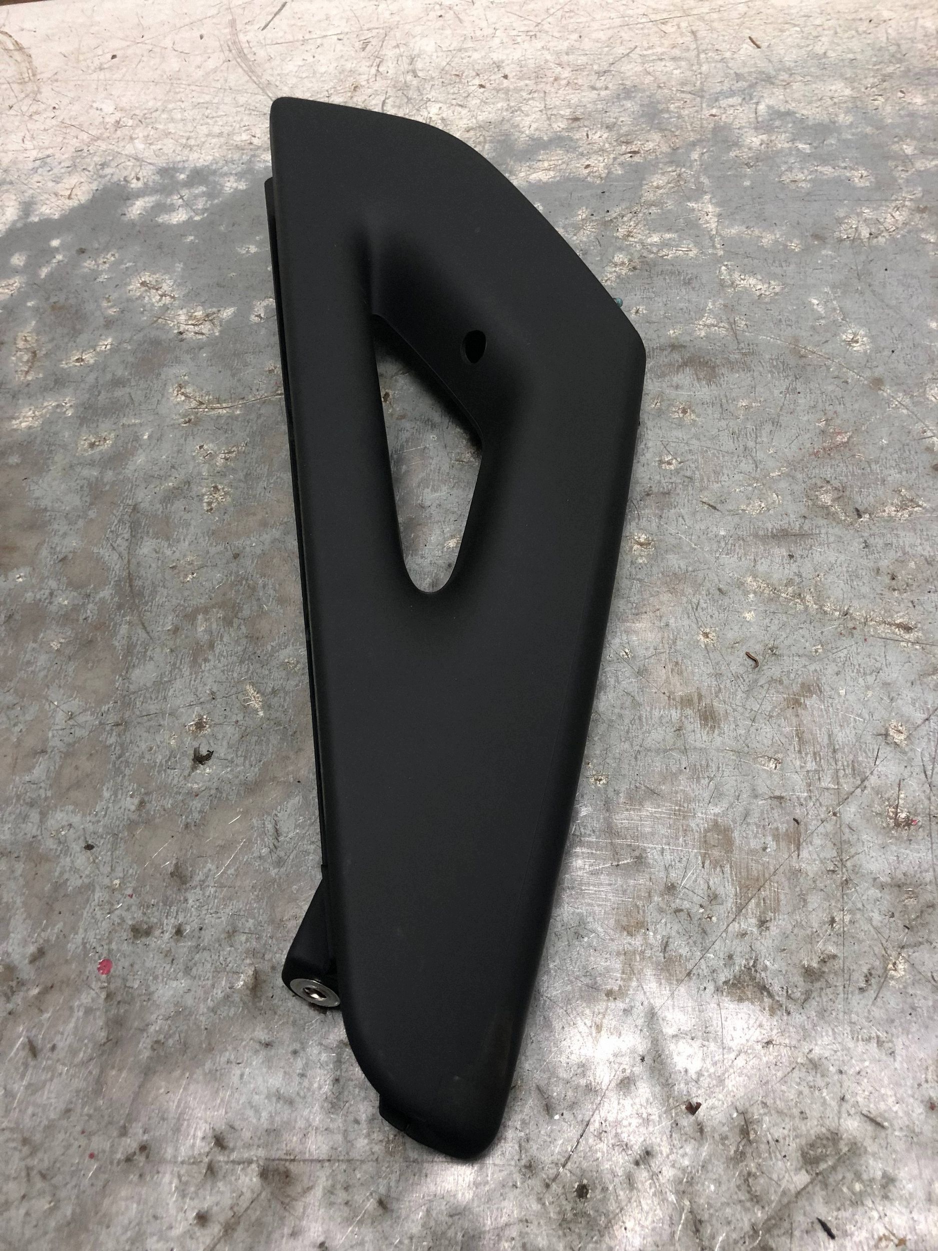 bracket handle tunnel middle left AUDI A3 8P LIFT 8P0880491B