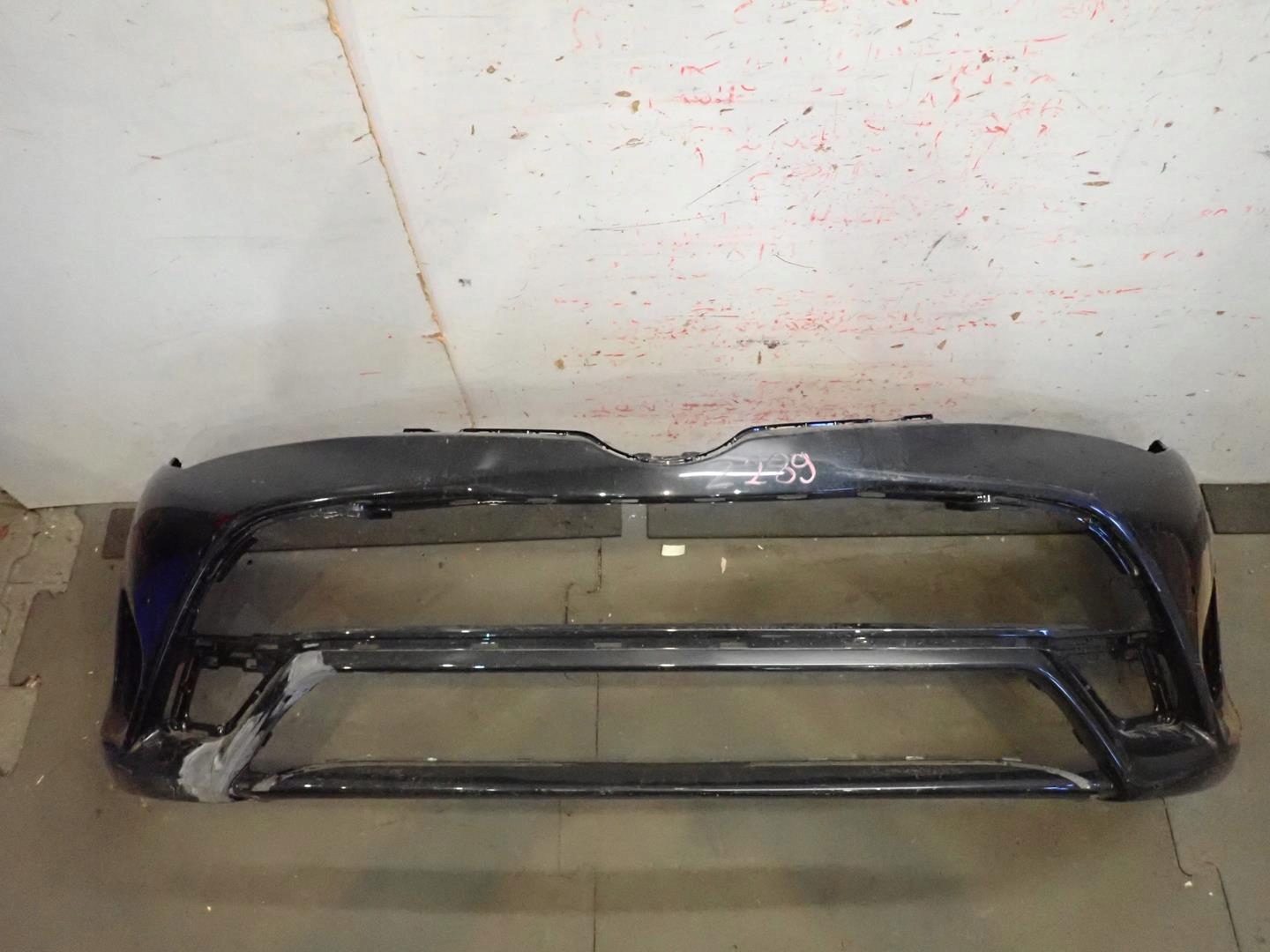 bumper front front TOYOTA AVENSIS T27 LIFT 2015