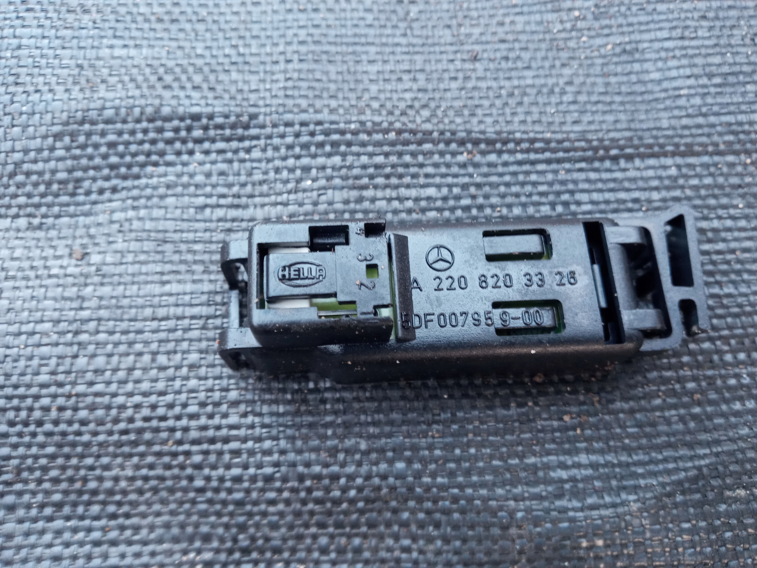 W220 czujnik zmierzchu A2208203326 Producent części Hella