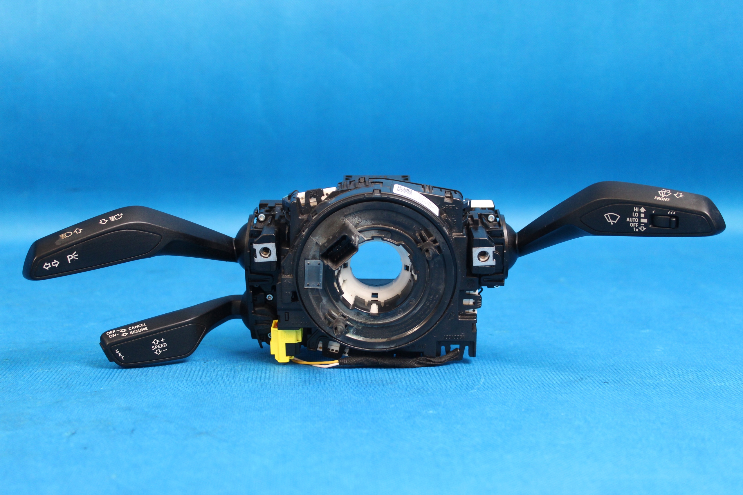 8V0953502BK - AUDI A3 седан 8v перемикачі лямки подушки безпеки 16R