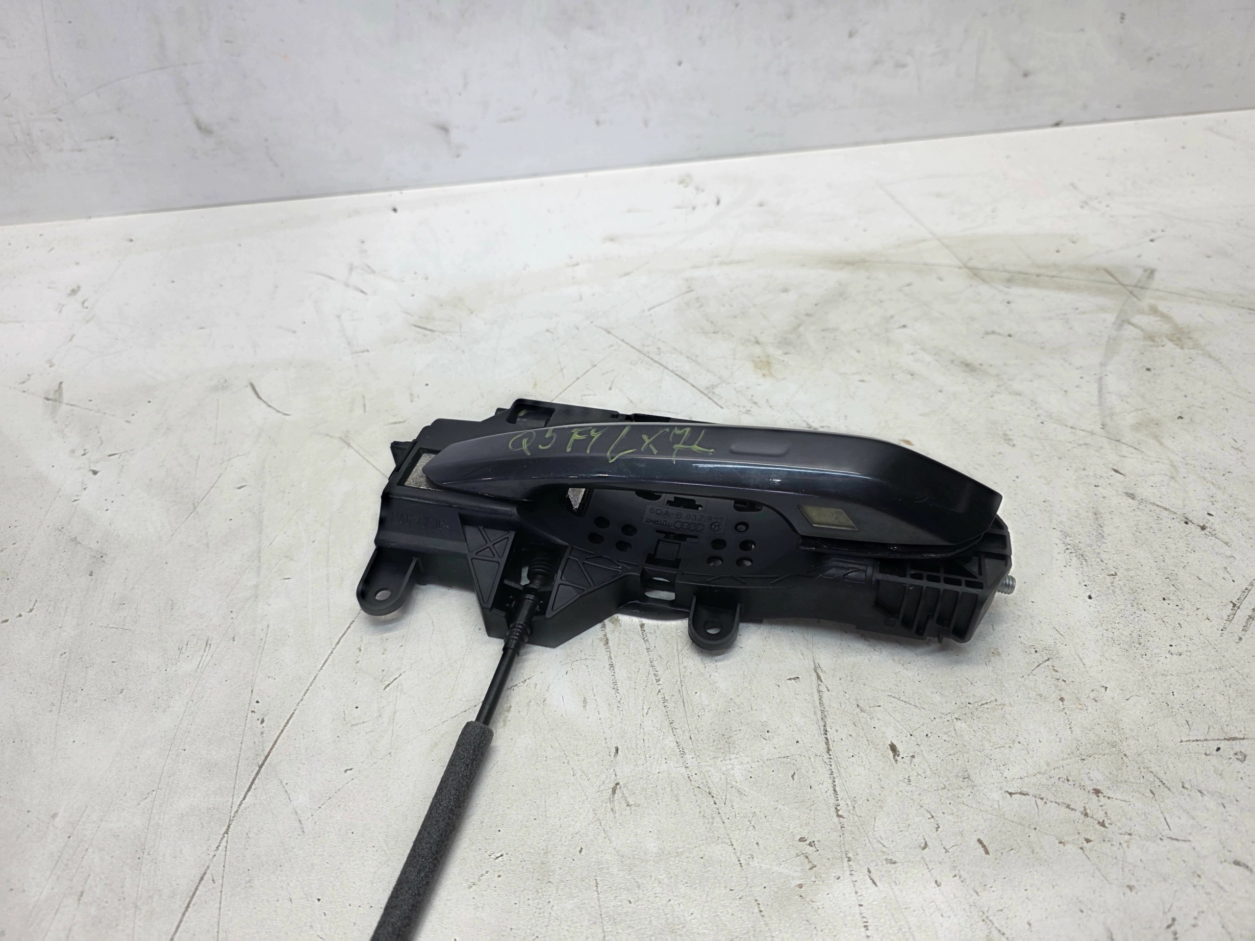 handle left LED KEEYLESS GO AUDI Q5 FY 80A837811 LX7L