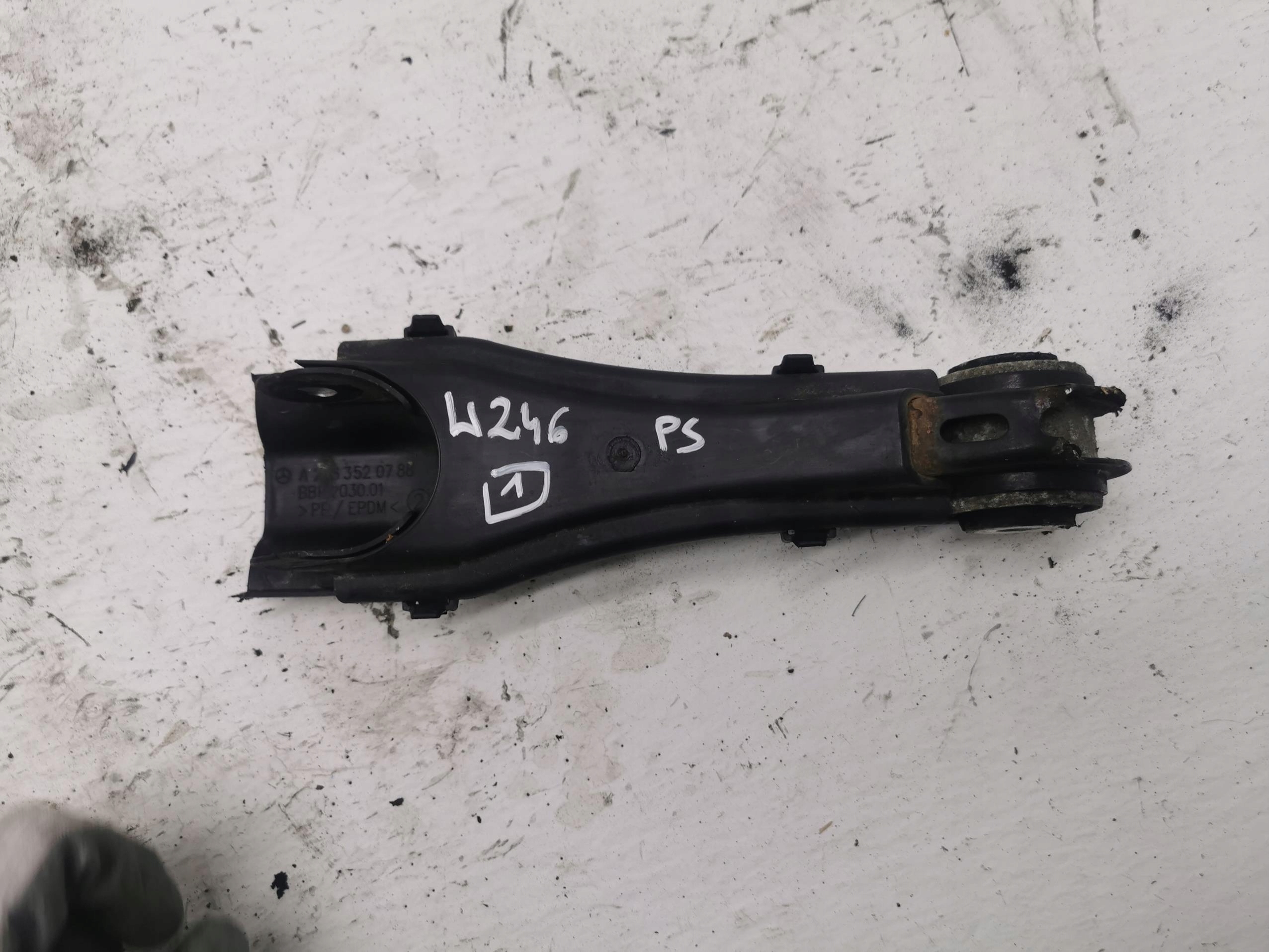 Querlenker hinten MERCEDES B-KLASA W246 A2463520788