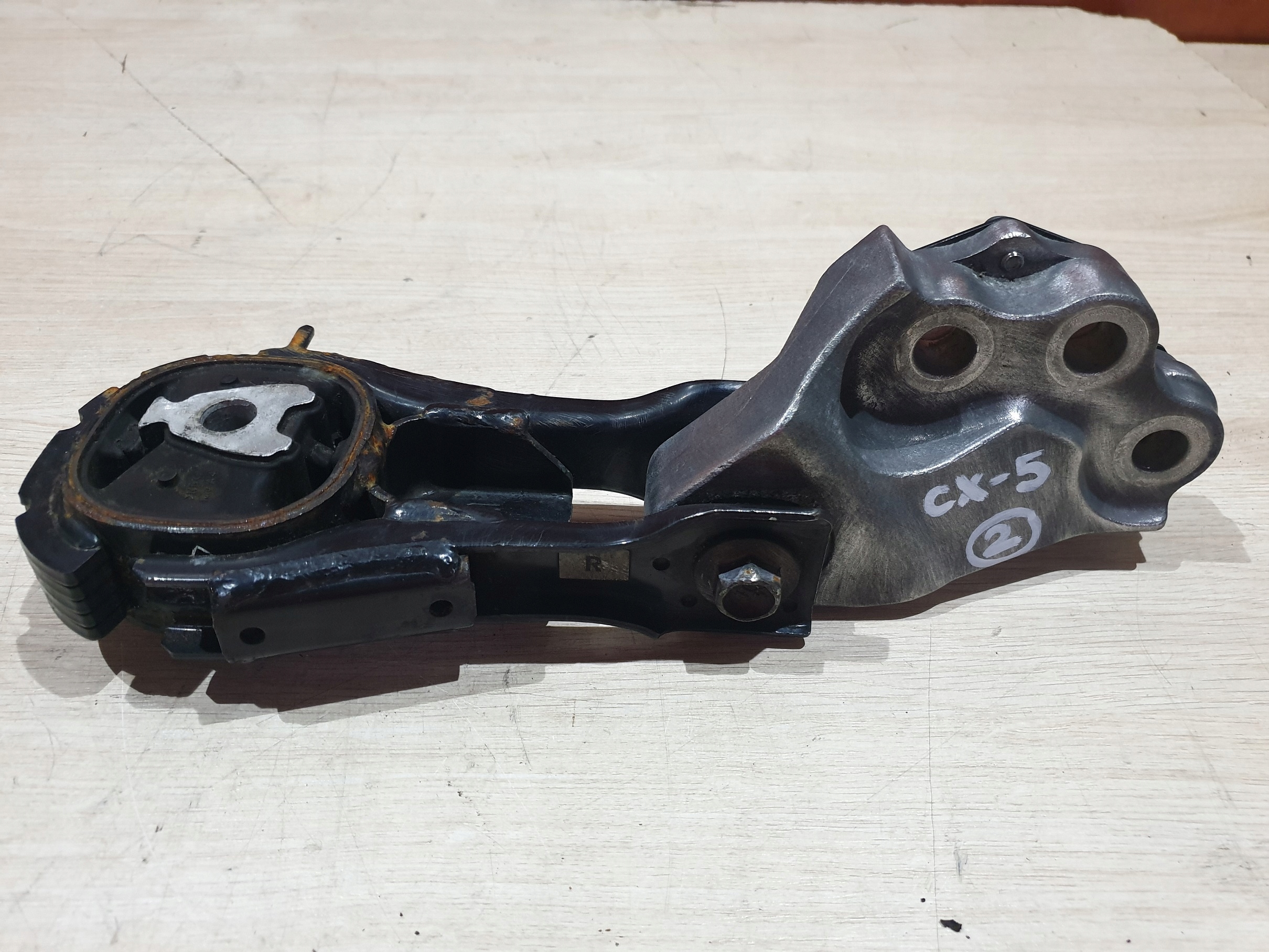 ŁAPA PODUSZKA SILNIKA MAZDA CX5 CX-5 2.2 LIFT Producent części Mazda OE