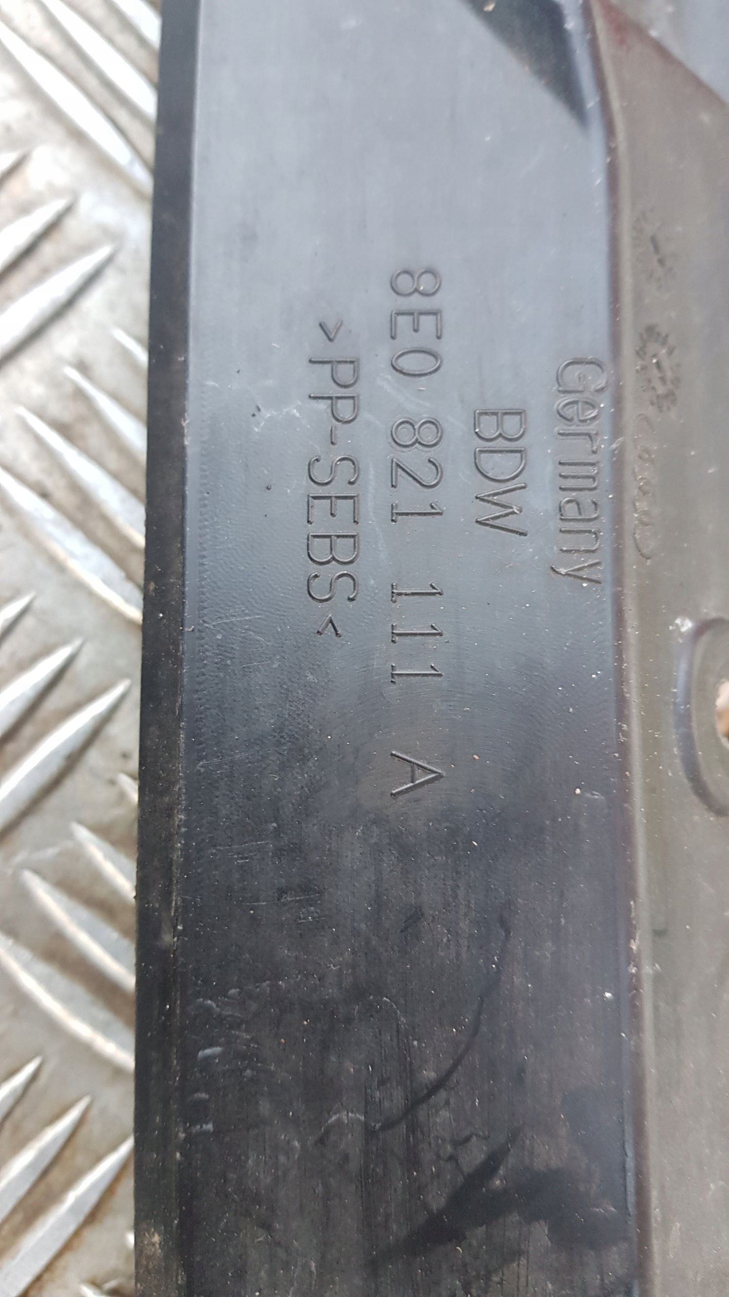 AUDI A4 B6 Schalldämmung des Kotflügels links oder rechts