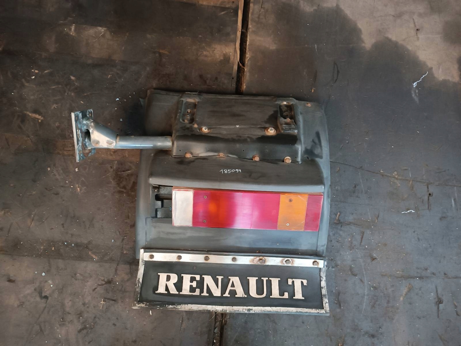 blatník levý záď RENAULT PREMIUM