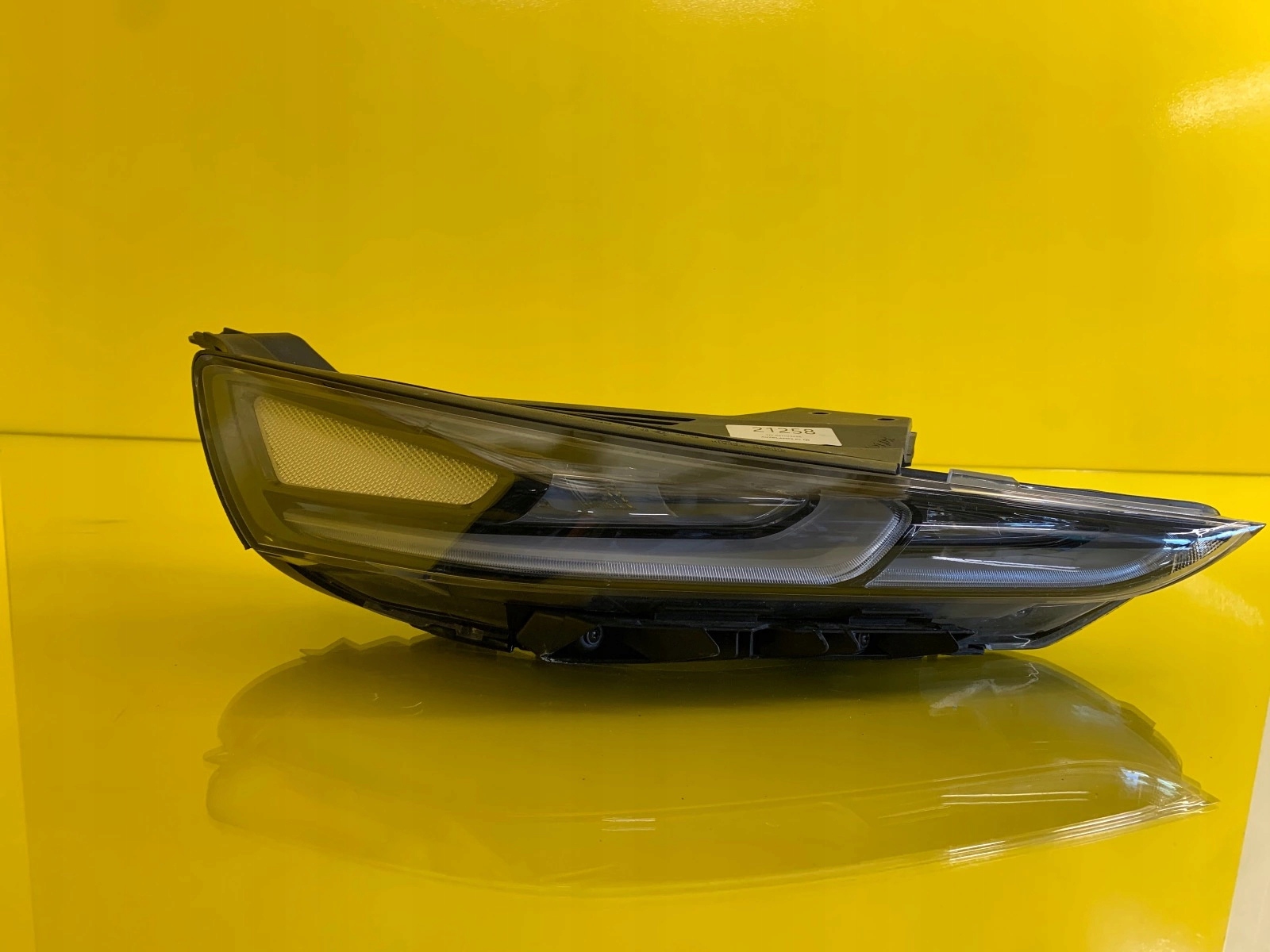 light right Hyundai Santa Fe IV 4 18-20 Full Led