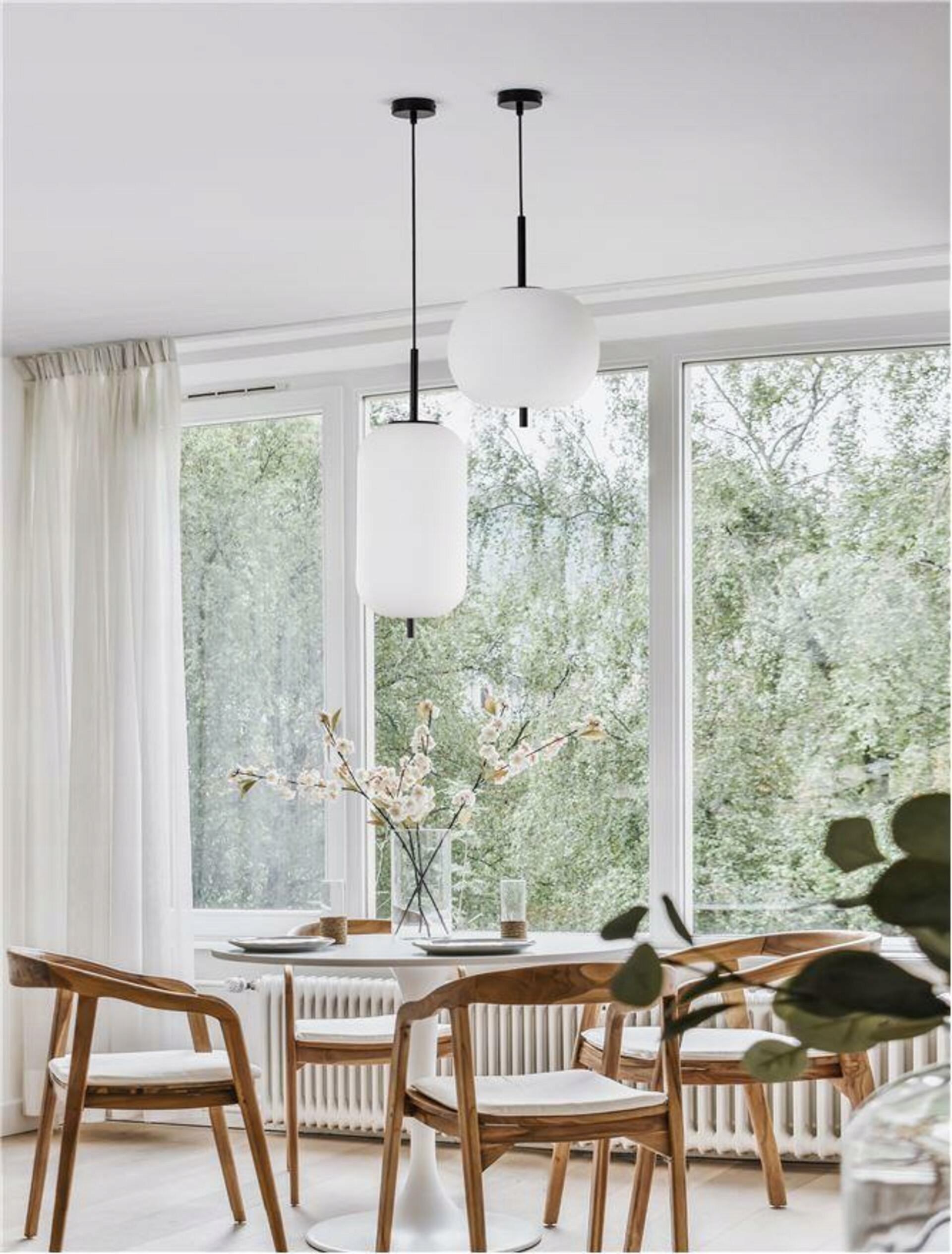 Nova Luce závěsné svítidlo Lato černý kov a opálové sklo E27 1x12W 230V IP2