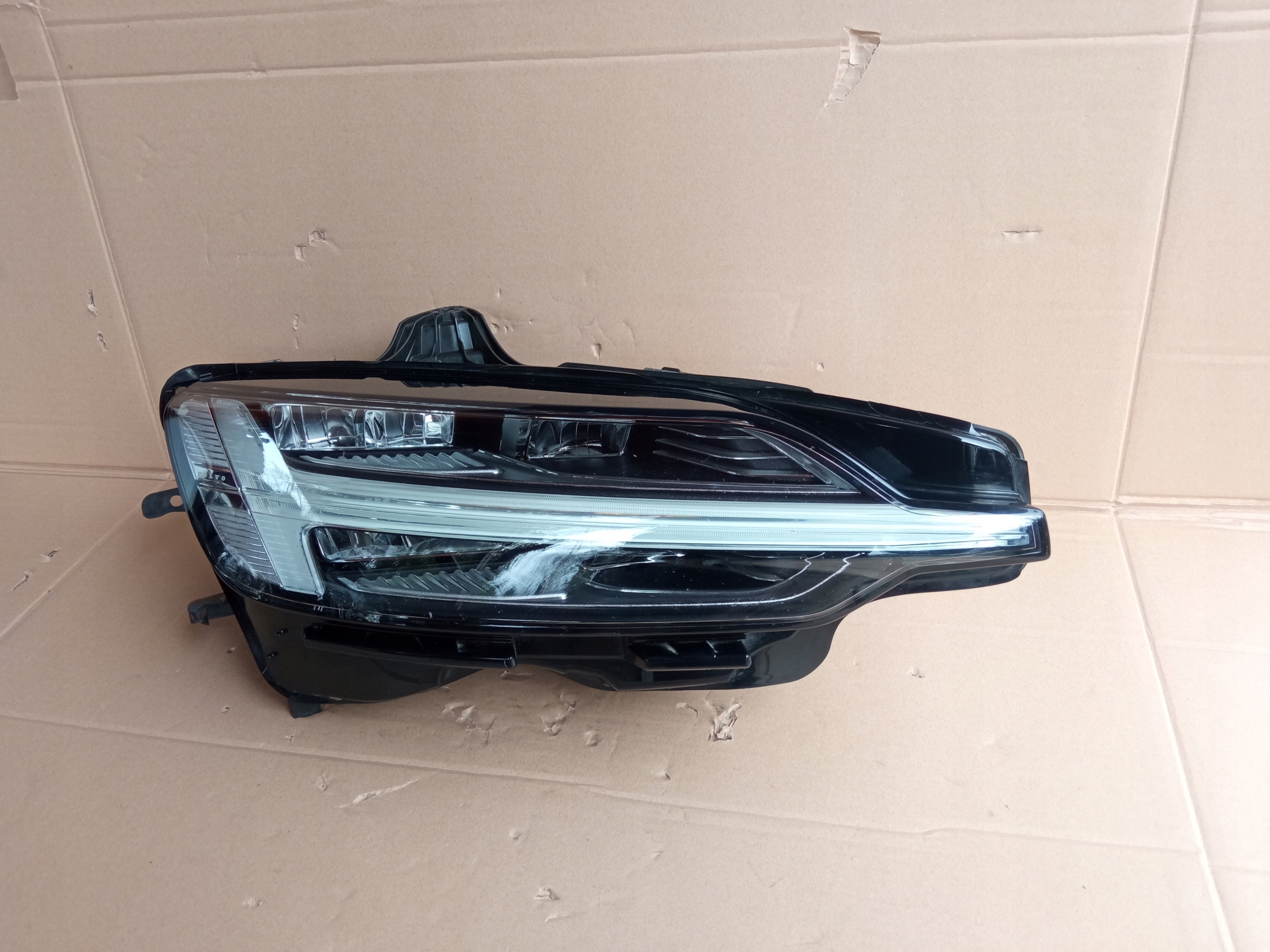 ФАРА ПЕРЕД VOLVO S60 V60 II LED