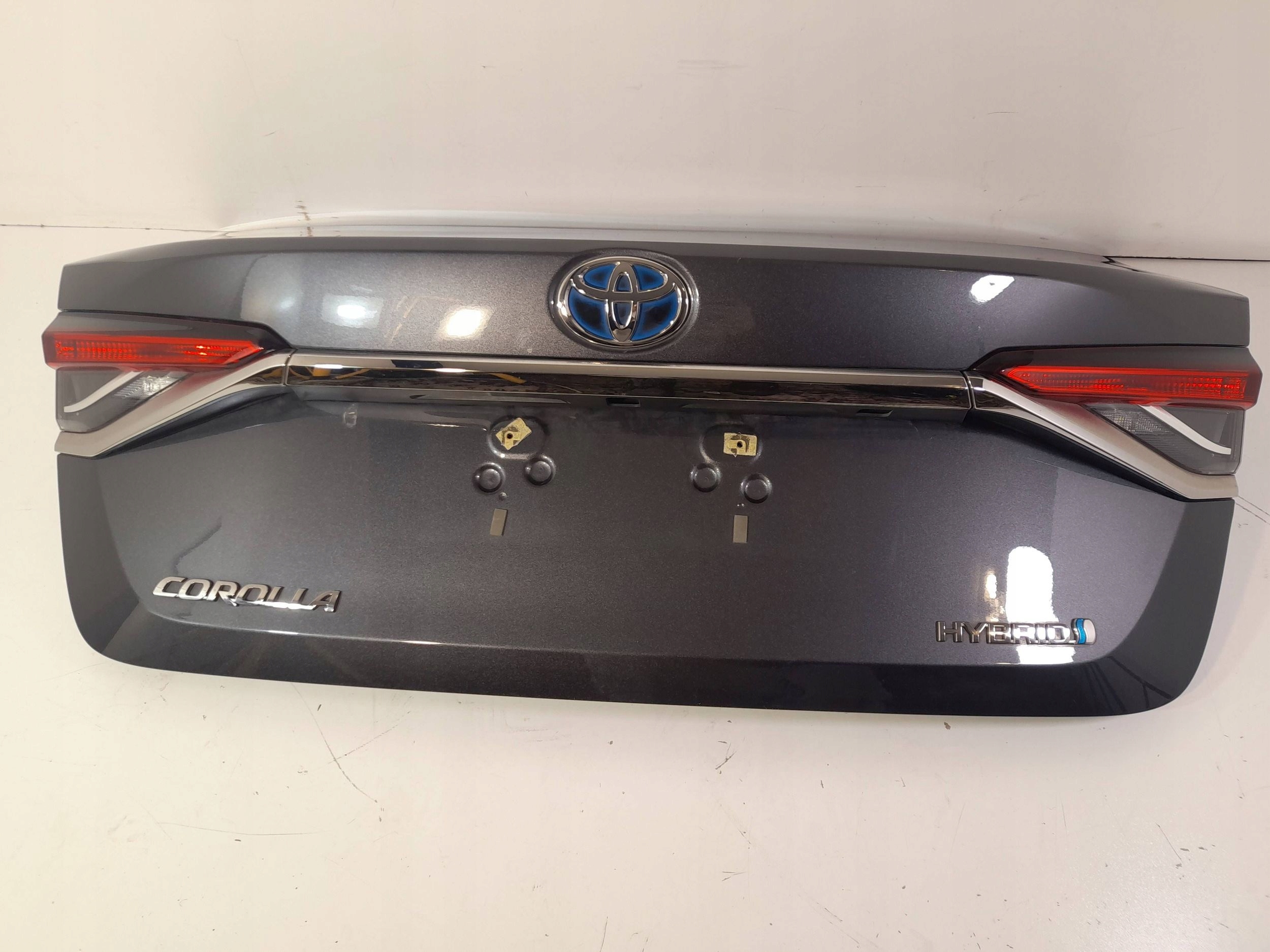 Toyota Corolla E21 sedan trunk door boot (H202)
