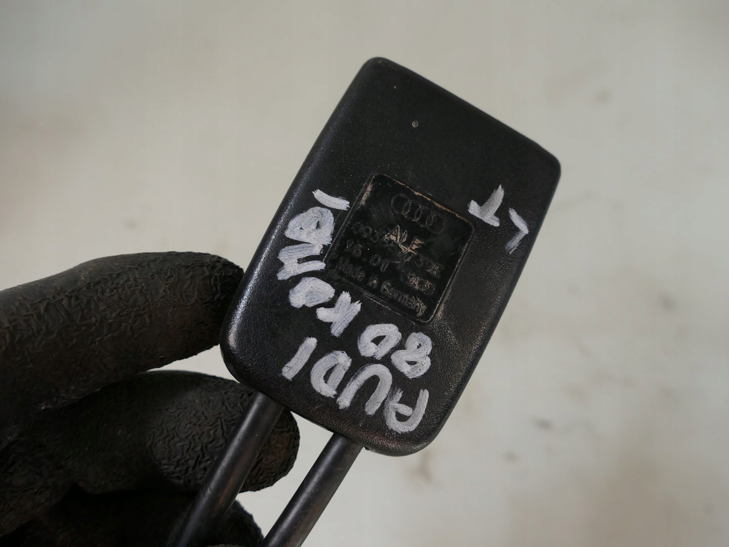 AUDI 80 B4 KOMBI gurtschloss KLAMRA links heck
