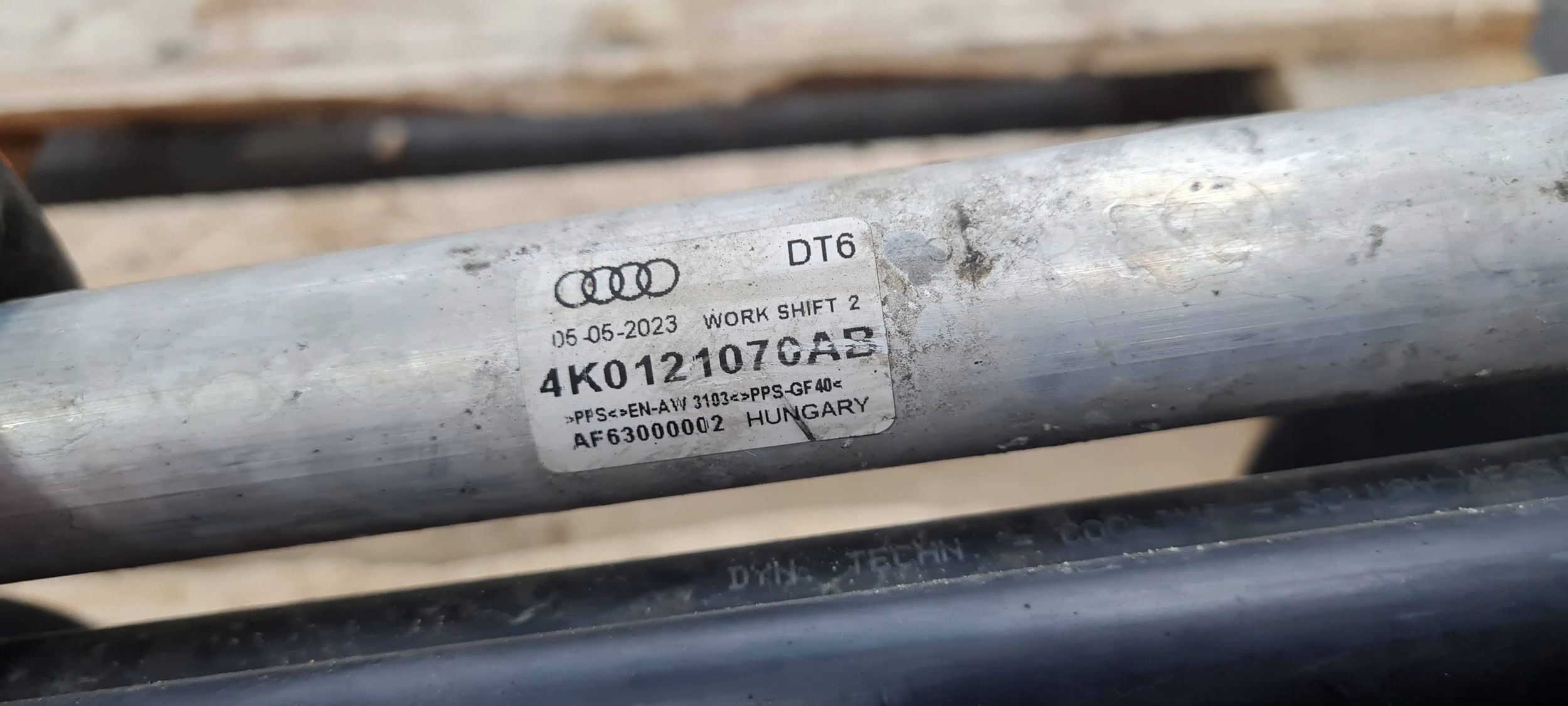 A6 C8 4K prijenos crijevo cijevčica vode 2.0 TFSI HYBRYDA 4K0121070AB A7 4K