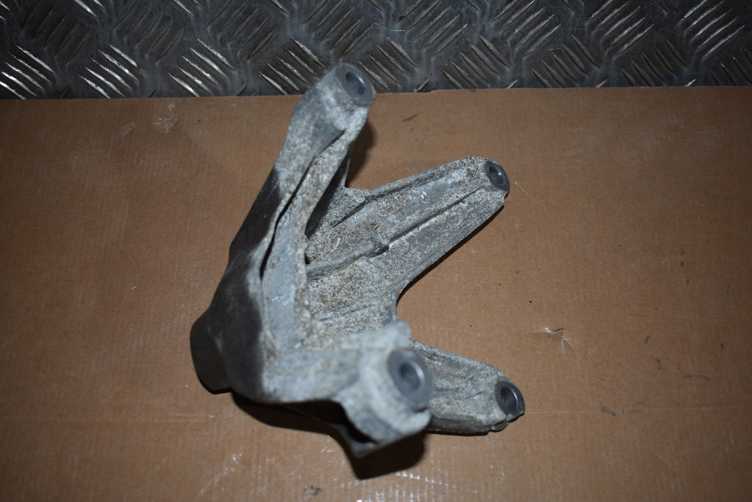 perfect condition holder engine mount left PORSCHE AUDI 1
