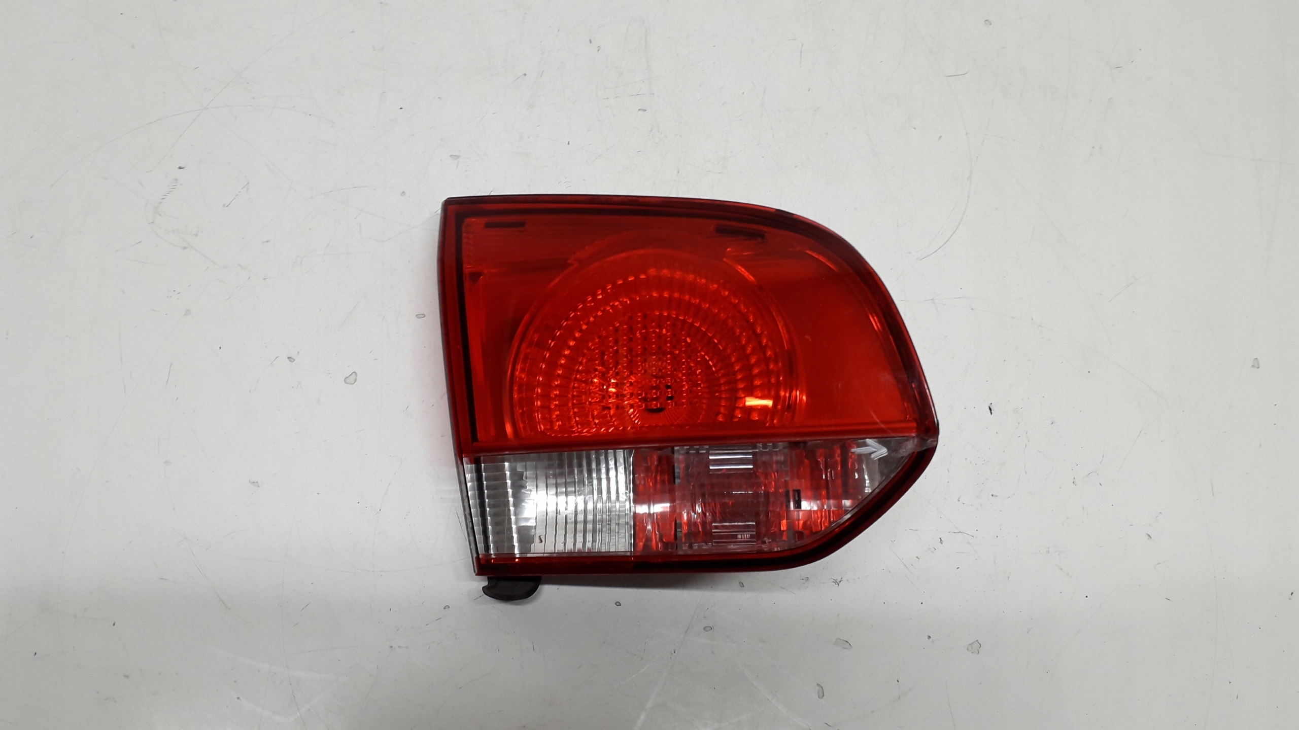VW GOLF 6 VI HB LAMPA LEWA TYLNA NA KLAPĘ