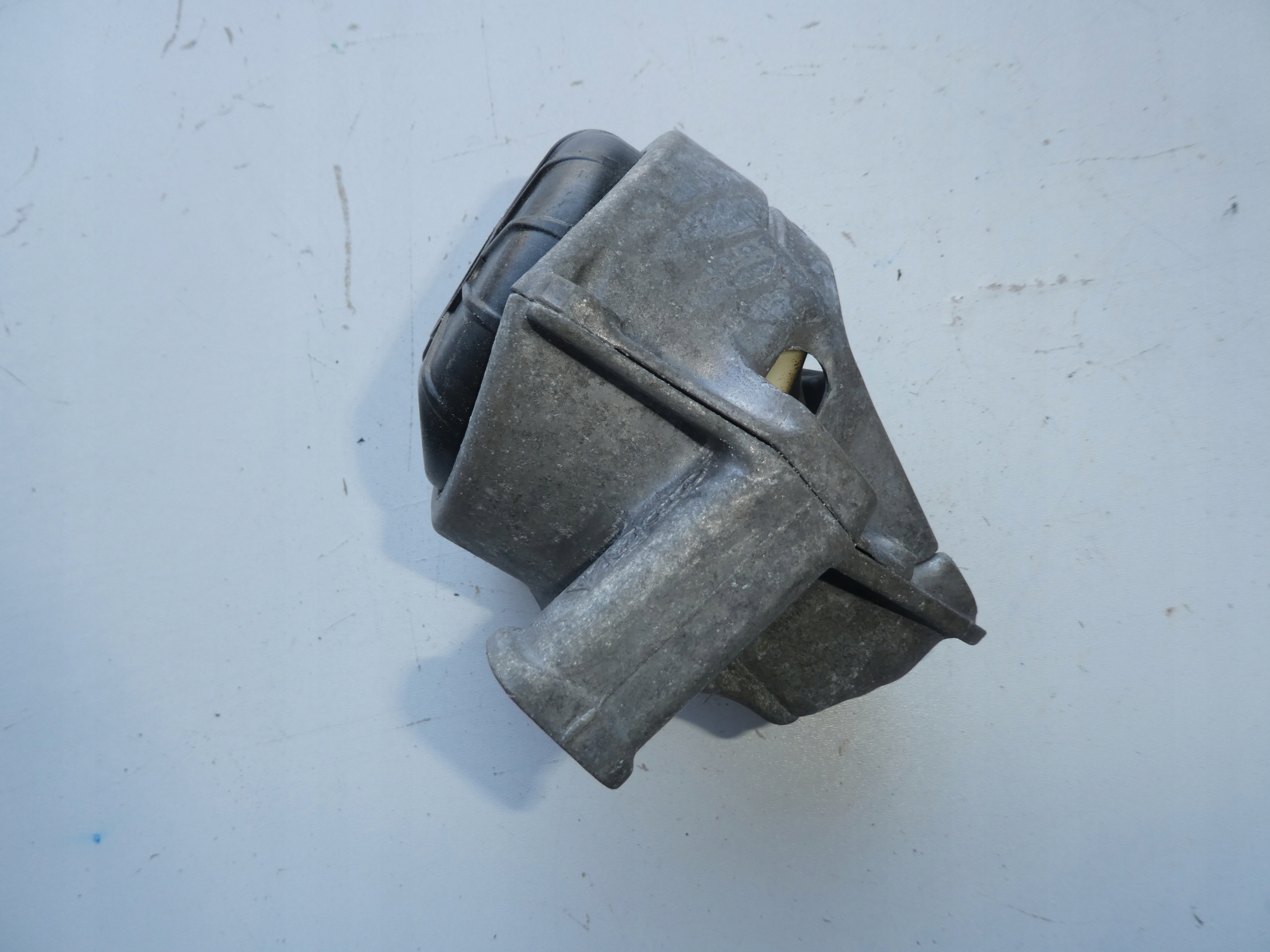 engine mount AUDI A4 B8 A5 Q5 8R0199381