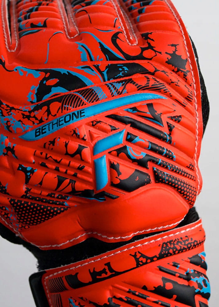 RĘKAWICE BRAMKARSKIE DZIECIĘCE DLA DZIECKA CHŁOPCA REUSCH EURO 2024 Kolor dominujący pomarańcze i czerwienie