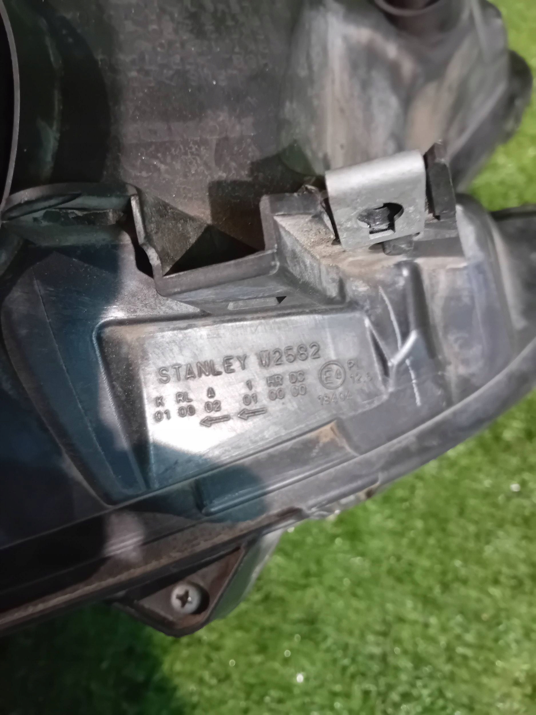 REFLEKTOR right front HONDA CR-V IV XENON 12- NR.R881