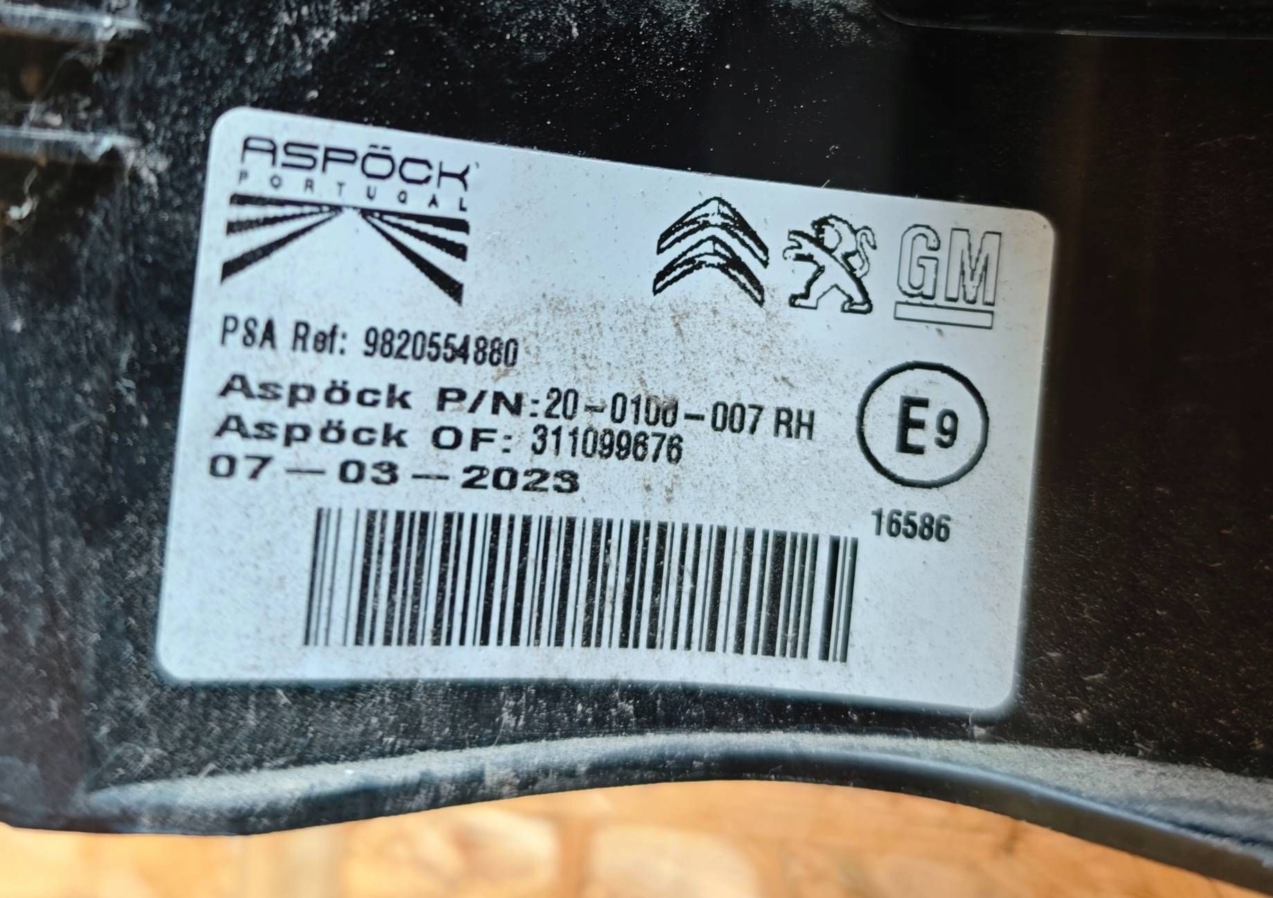 light rear rear part side right Citroen Berlingo 9820554880