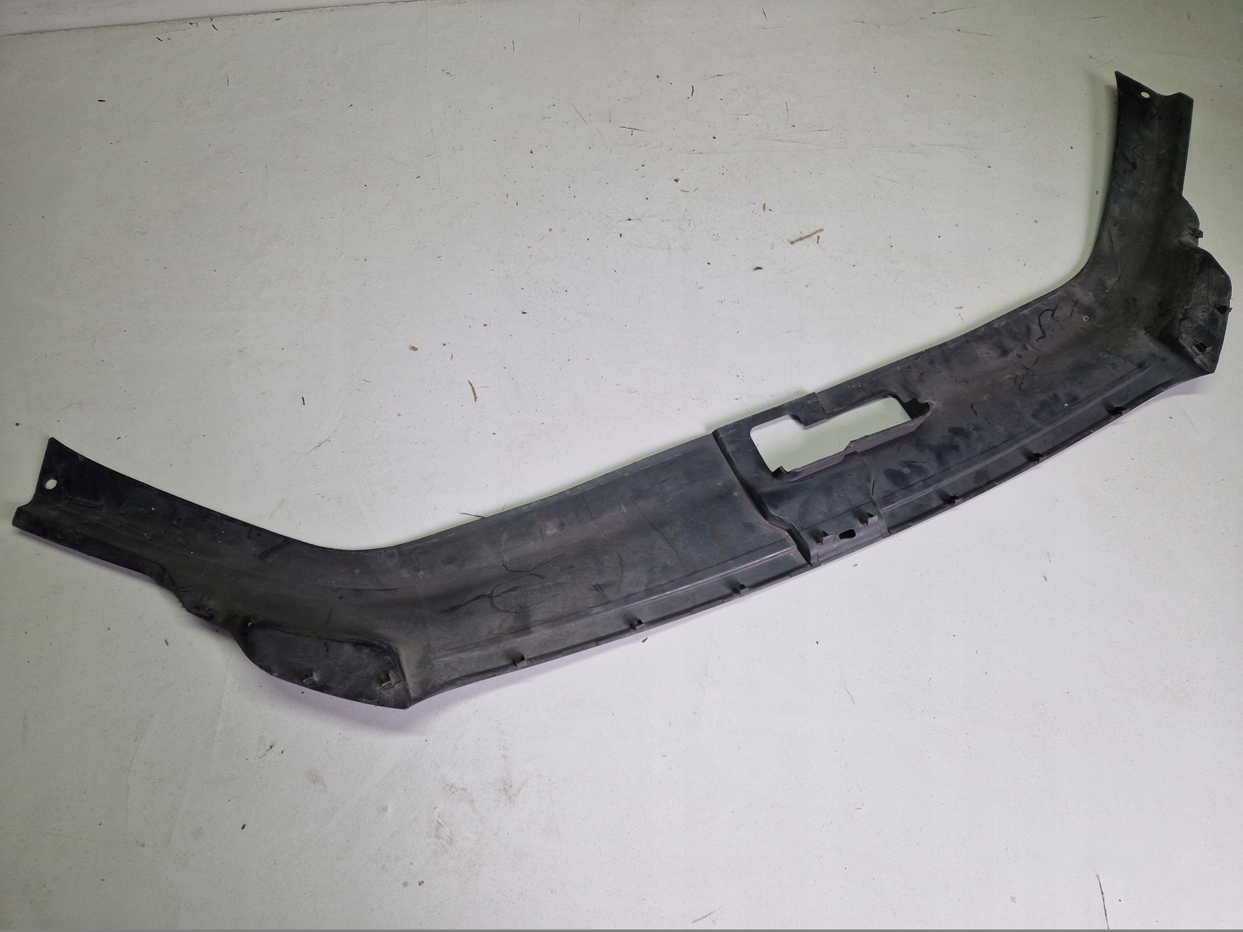 kryt stěny předního AUDI Q7 4L 4L0807081
