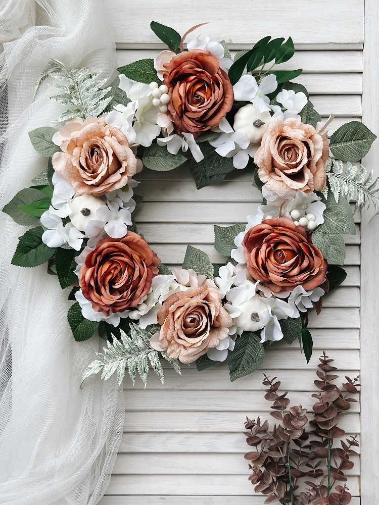 WIANEK JESIENNY KWIATOWY NA DRZWI STROIK WIENIEC RÓŻE PAPROĆ DYNIE Kod producenta WK659