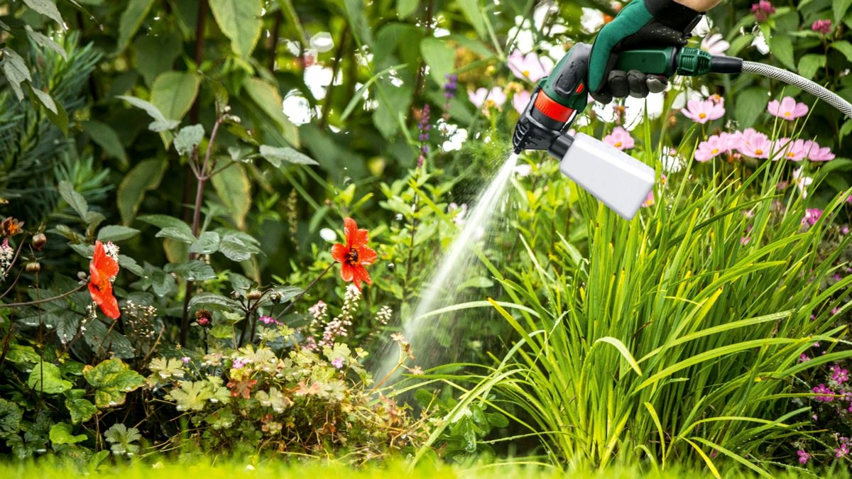 Dysza z pojemnikiem 350ml do myjki FONTUS BOSCH Kod producenta F016800595