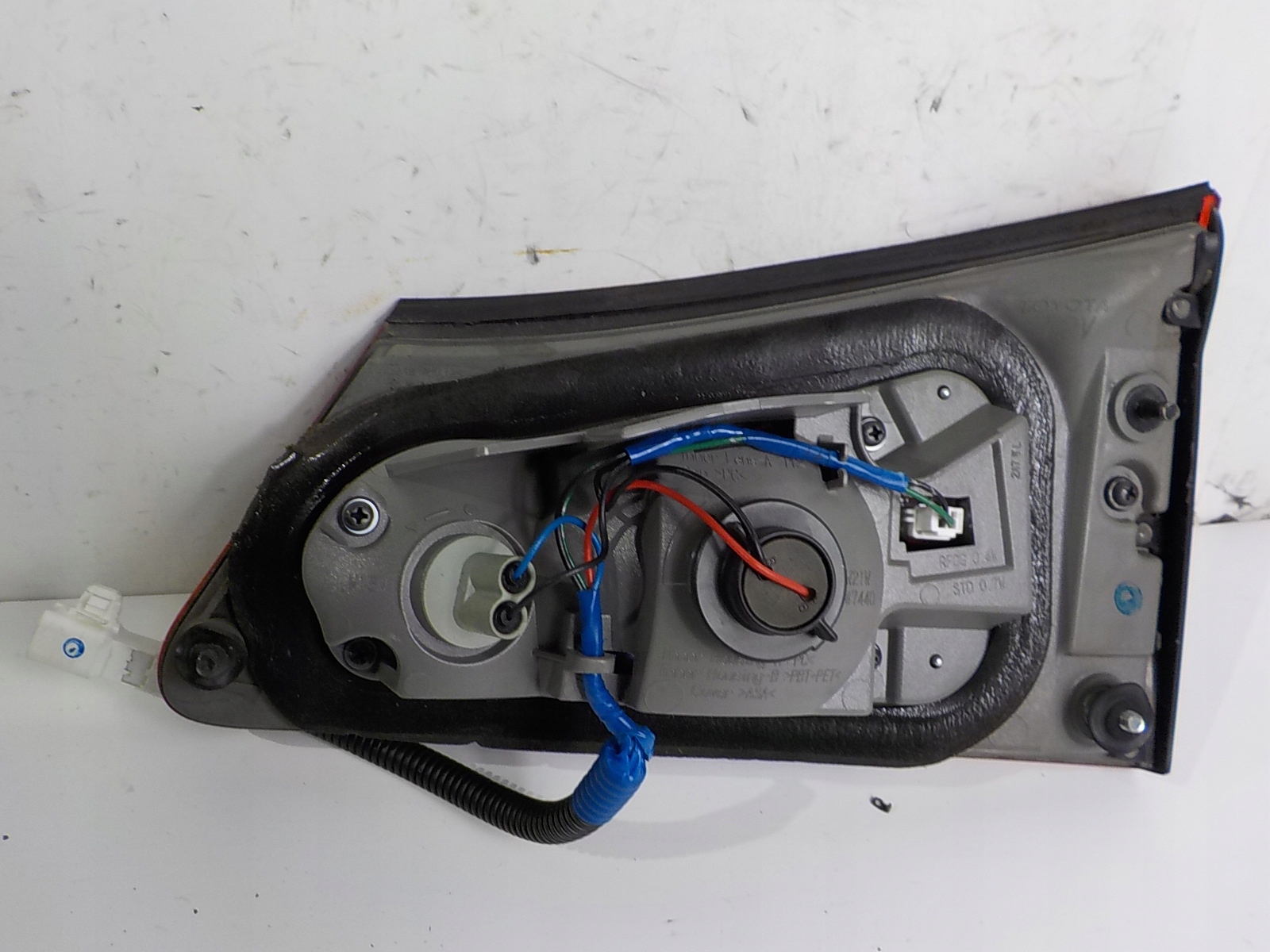 LEXUS IS II 220 250 light to the bonnet left