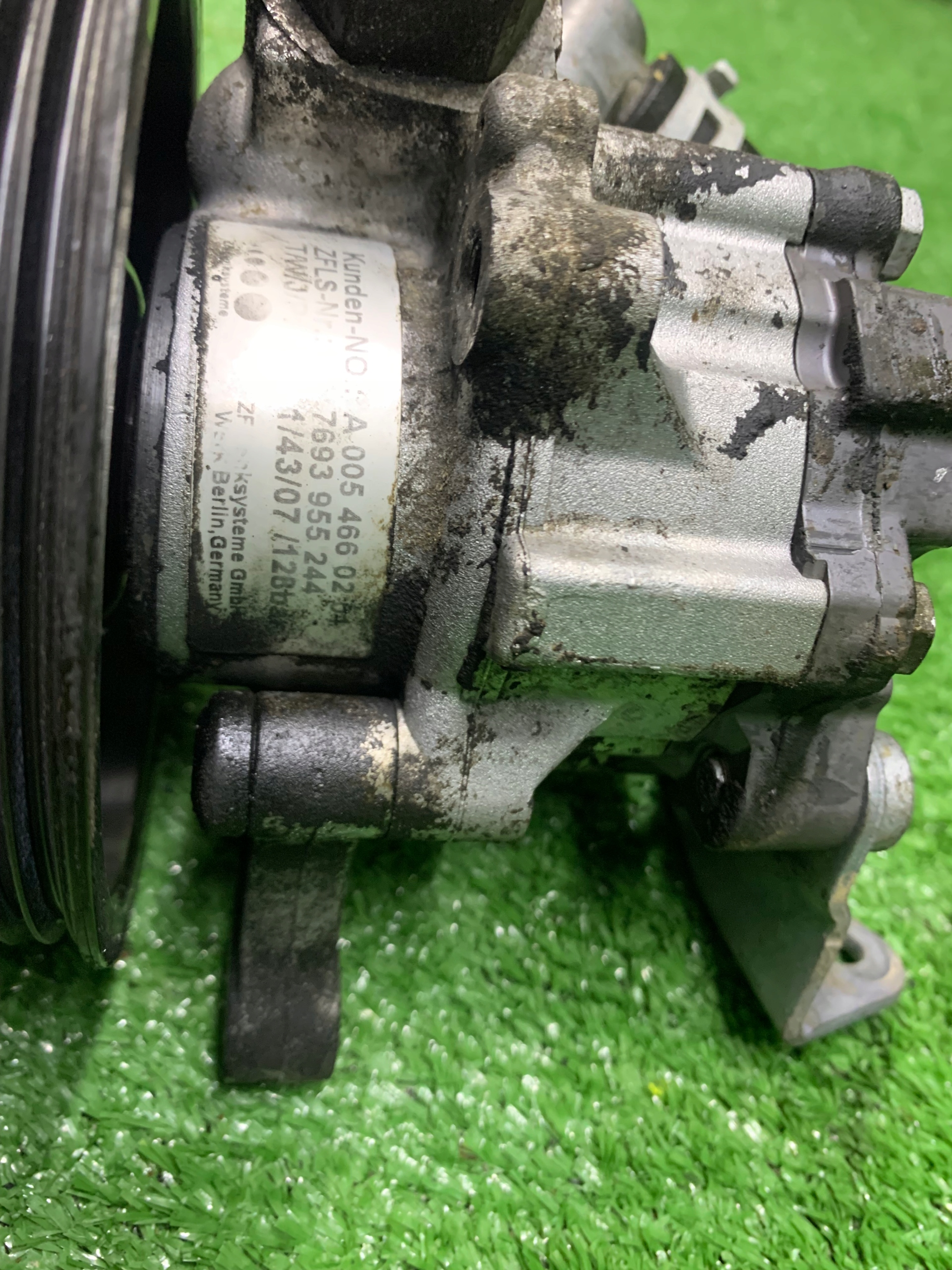 MERCEDES CLS W219 W211 W164 3.0 CDI servo pump A0054660201