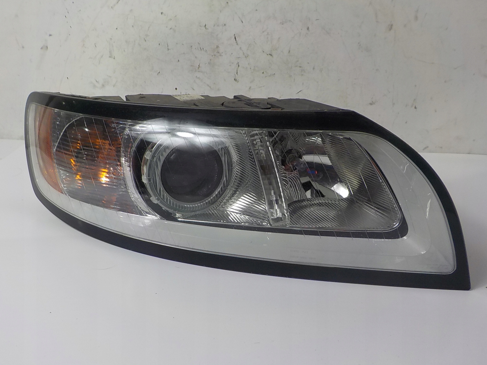 VOLVO V50 LIFT light right front front UK