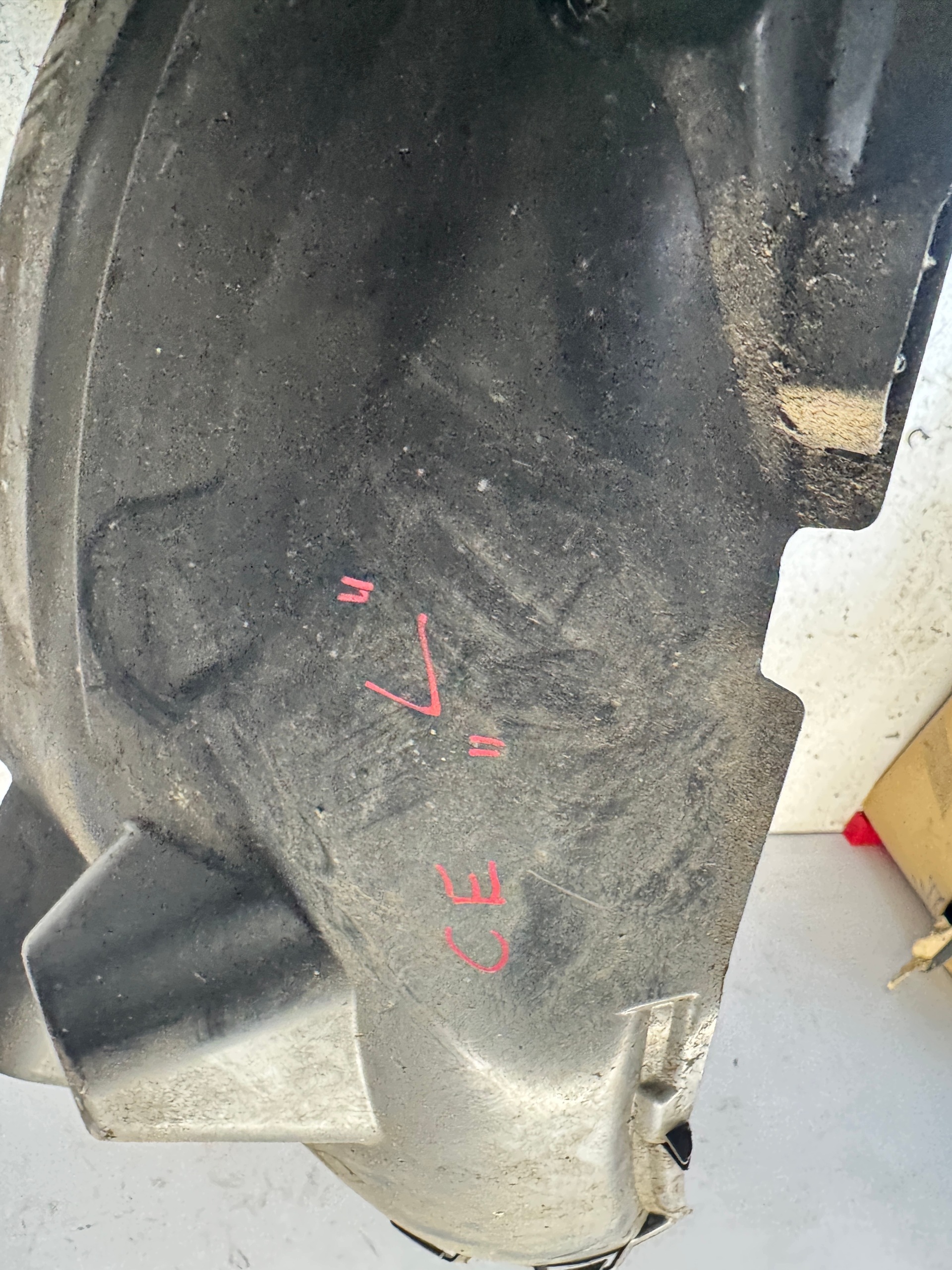 OPEL CORSA E podblatník levý předek díl zadní 39026893