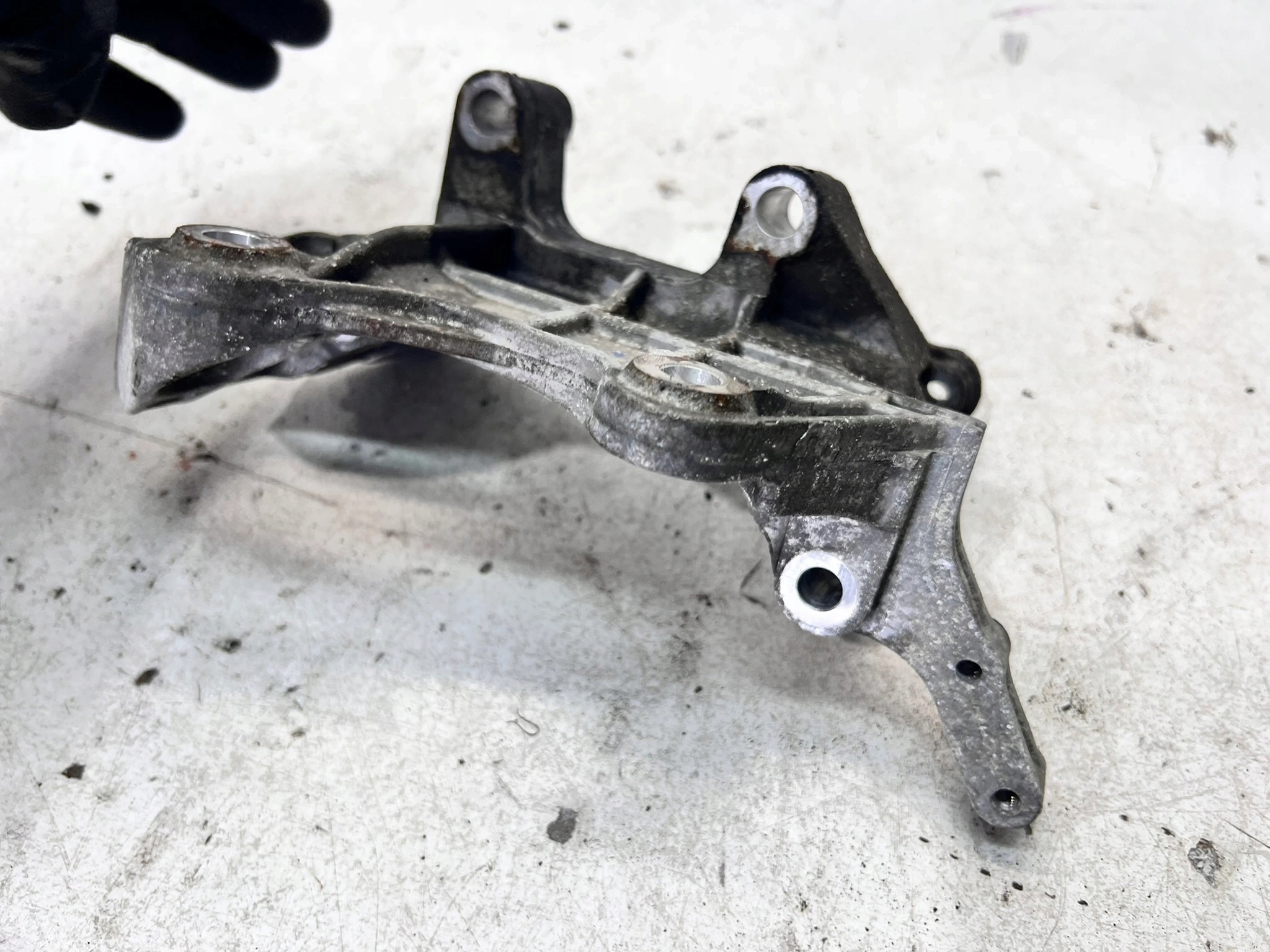 supporto alternatore AUDI A6 A7 A8 3.0TDI 059903143BJ