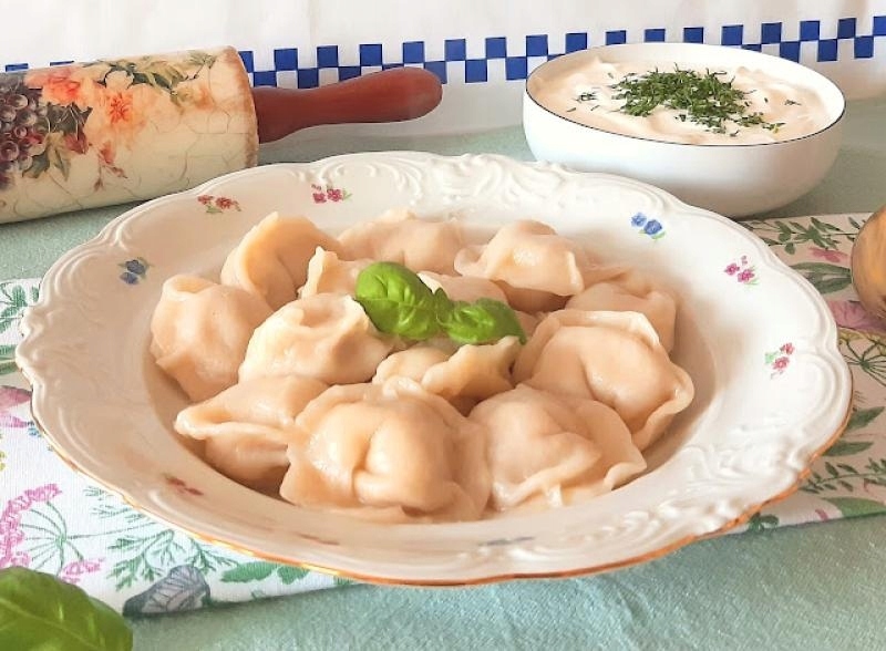 TRADYCYJNE UKIRAIŃSKIE PIELMIENI 1KG, RĘCZNIE ROBIONE, ŚWIEŻE