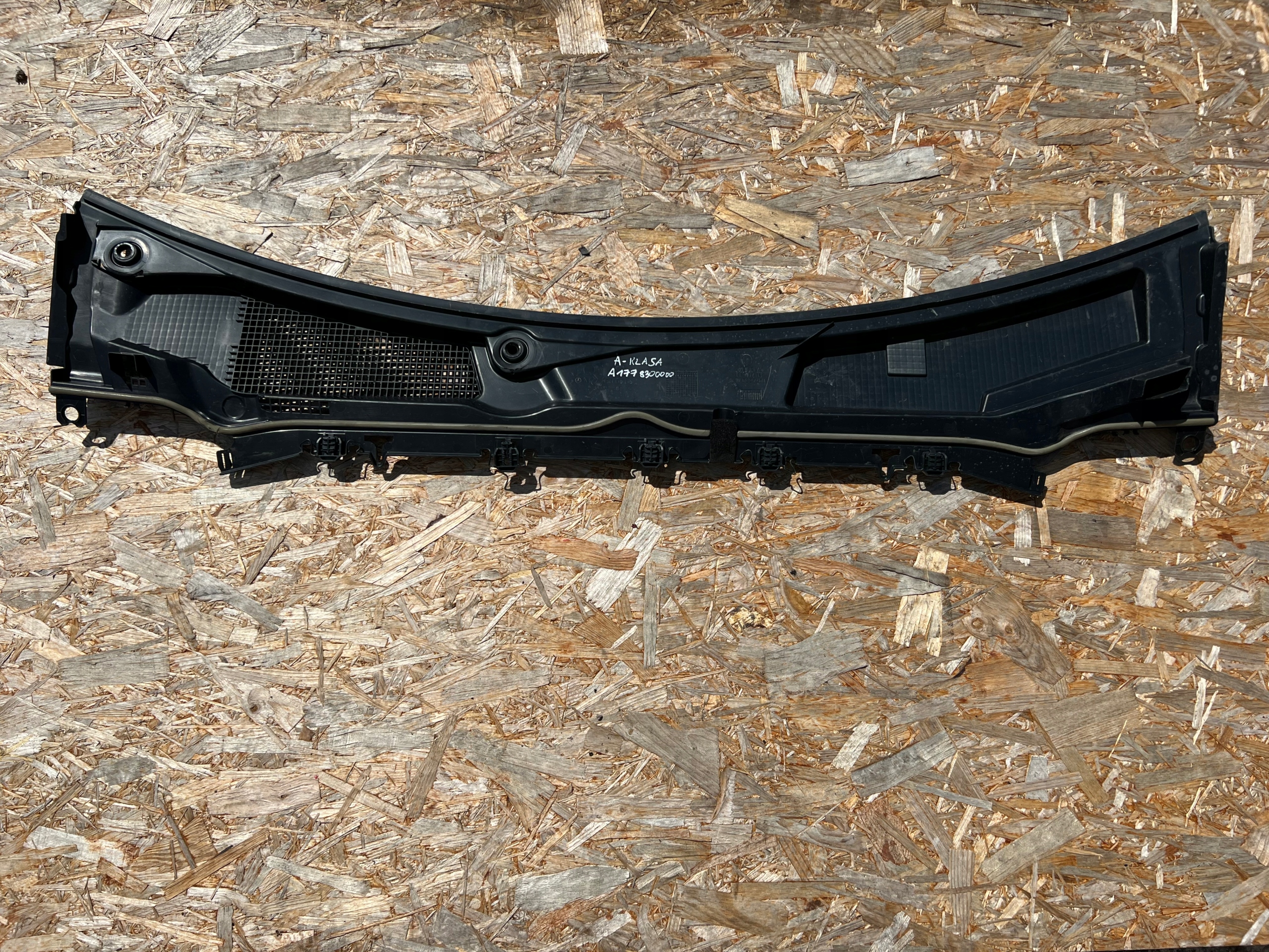 PODSZYBIE GÓRNE MERCEDES A-KLASA W177 Numer katalogowy części A1778300000