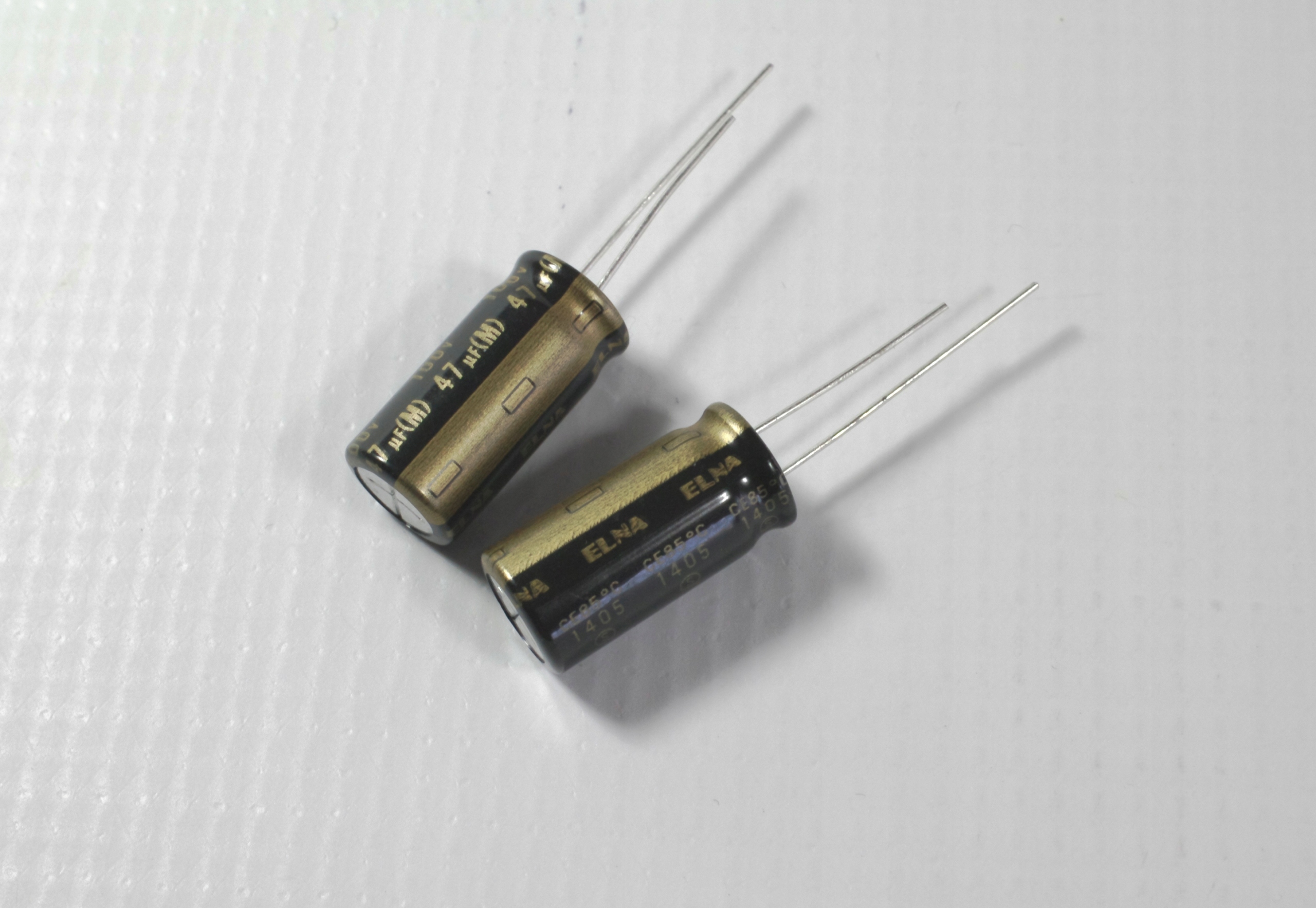 

Kondensator 47uF/100V Elna Tonerex Rob x 2 szt.