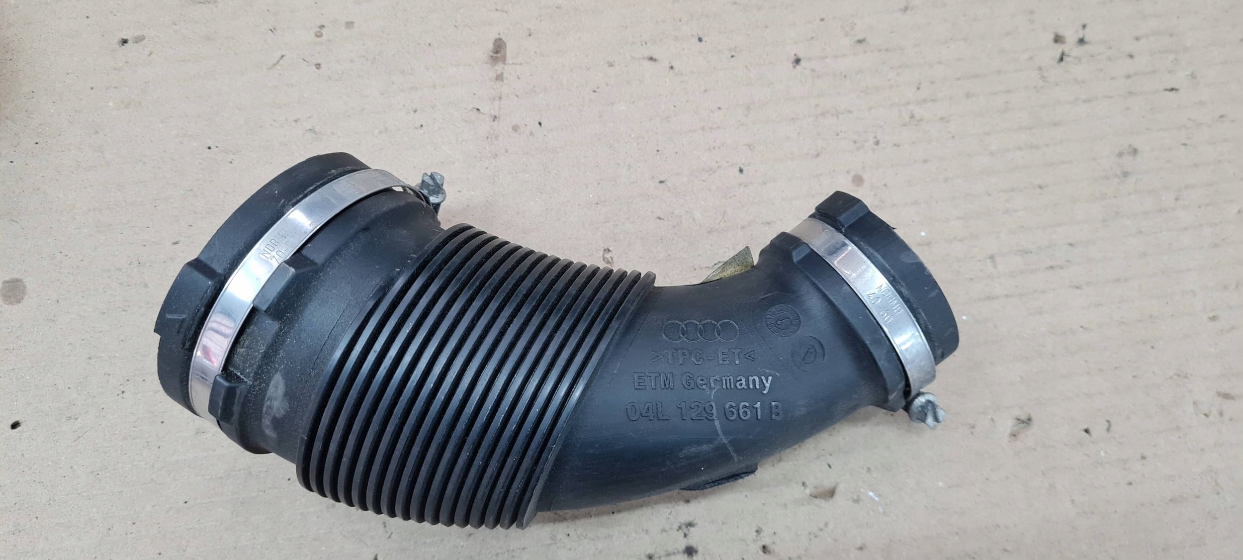 A4 B9 8W pipe air 2.0 TDI 04L129661B A5 8W
