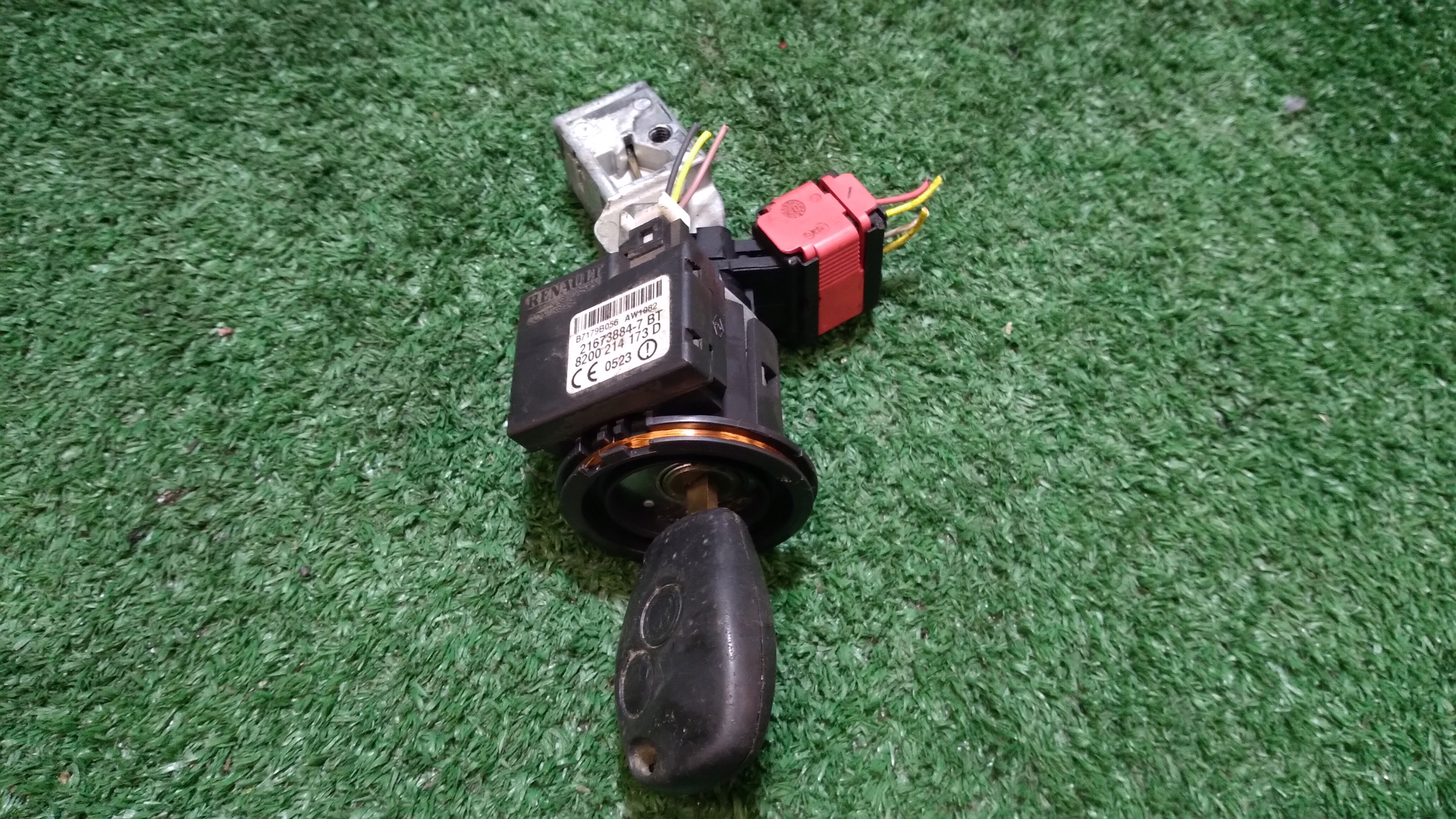ignition Z KLUCZYKIEM RENAULT CLIO 3 216738847BT