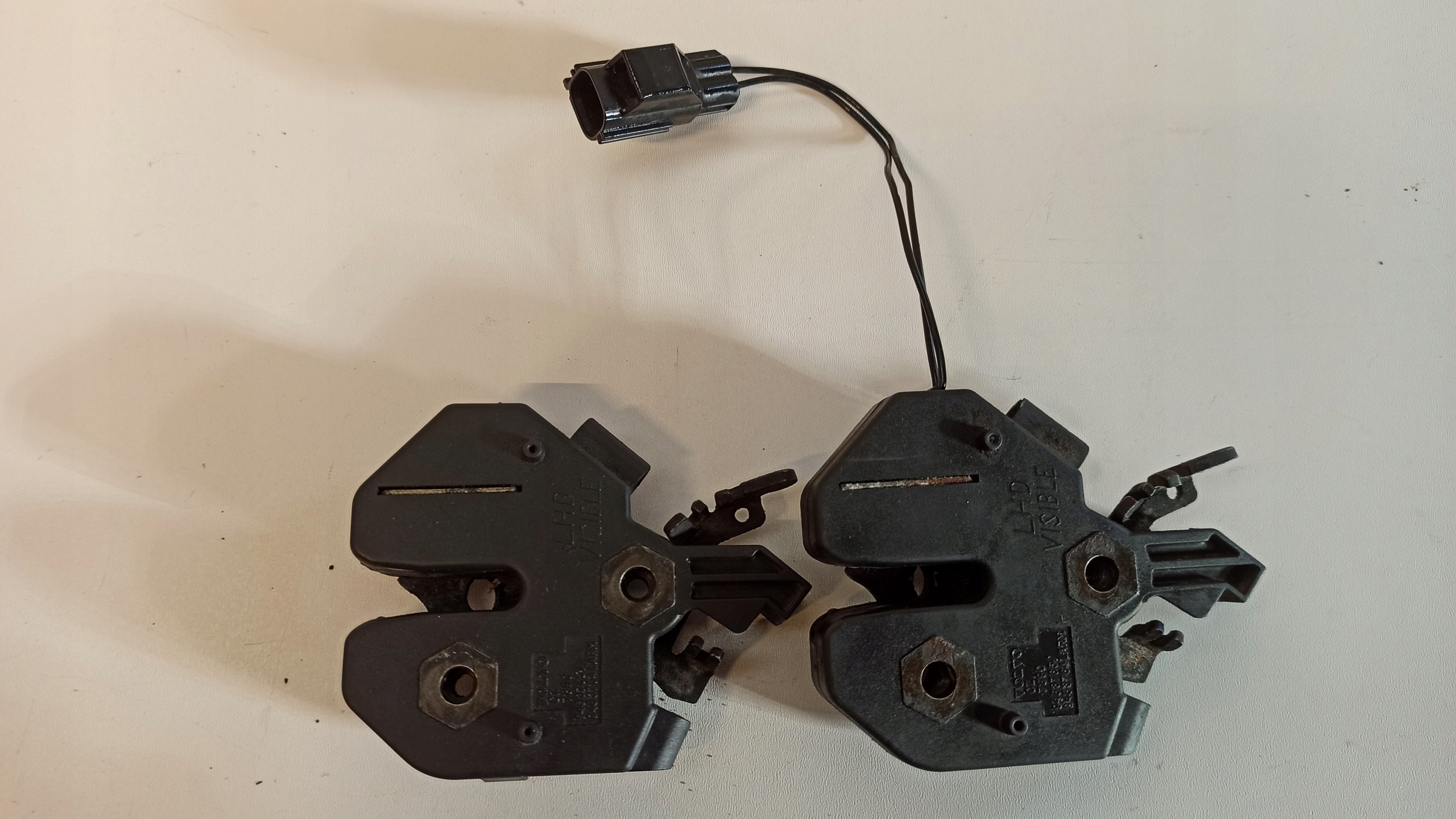 30799688 - Замок капота VOLVO V70 XC70 31218475