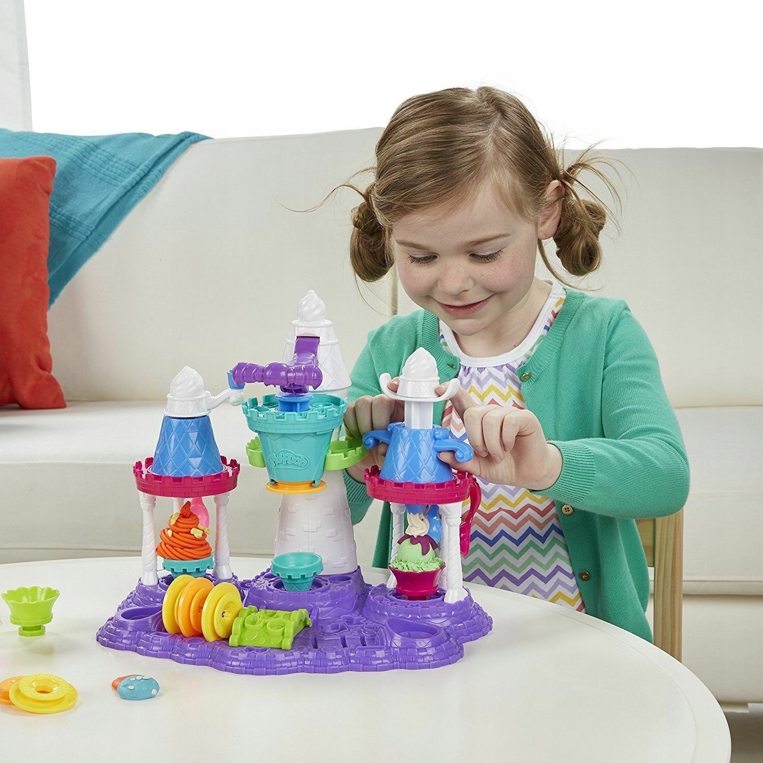 Ciastolina Lodowy zamek Play-Doh B5523 HASBRO LODY DUŻY ZESTAW ŚWIĄTECZNY Szerokość produktu 8 cm